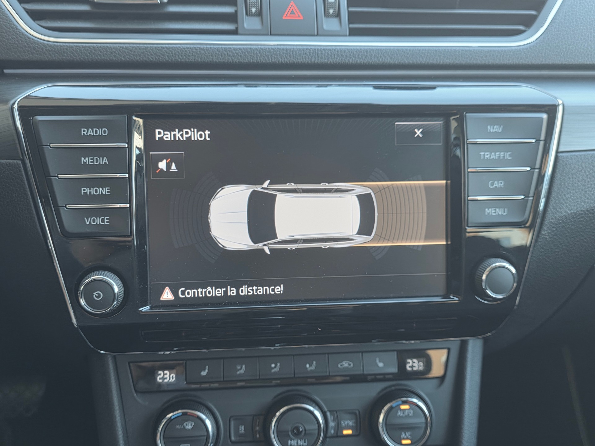 SKODA Superb Combi 2.0 TDi Style 4x4 DSG-image-22