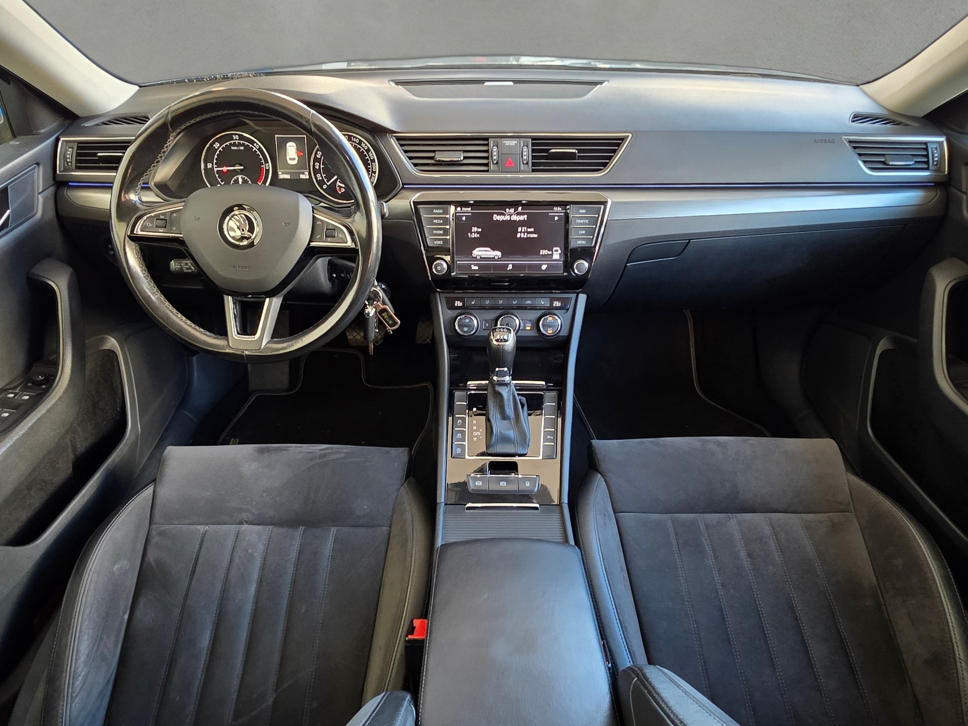 SKODA Superb Combi 2.0 TDi Style 4x4 DSG-image-16