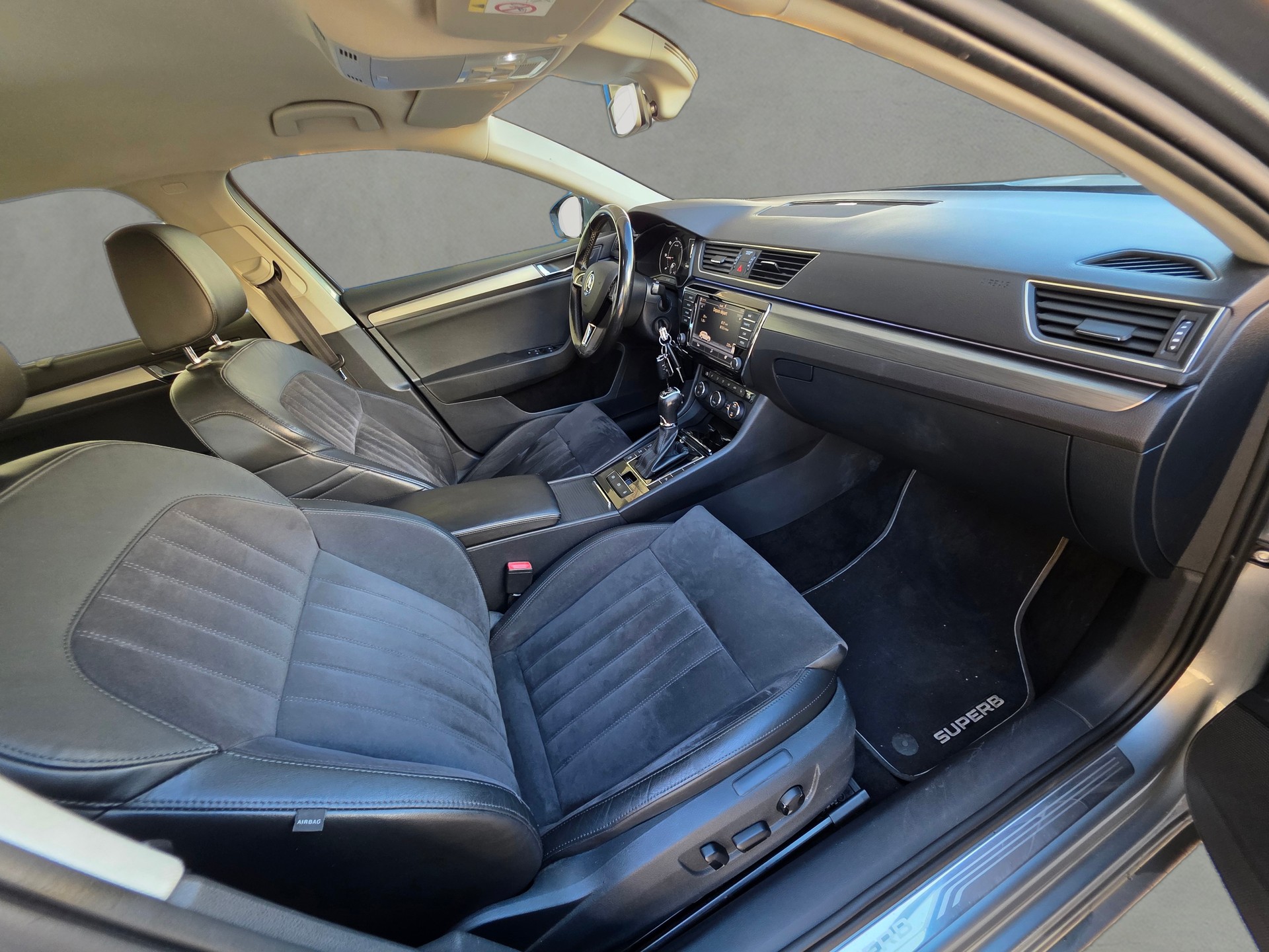 SKODA Superb Combi 2.0 TDi Style 4x4 DSG-image-20