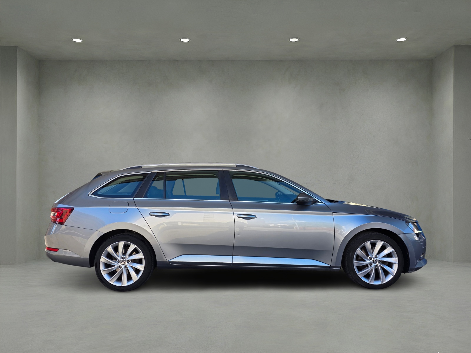 SKODA Superb Combi 2.0 TDi Style 4x4 DSG-image-8