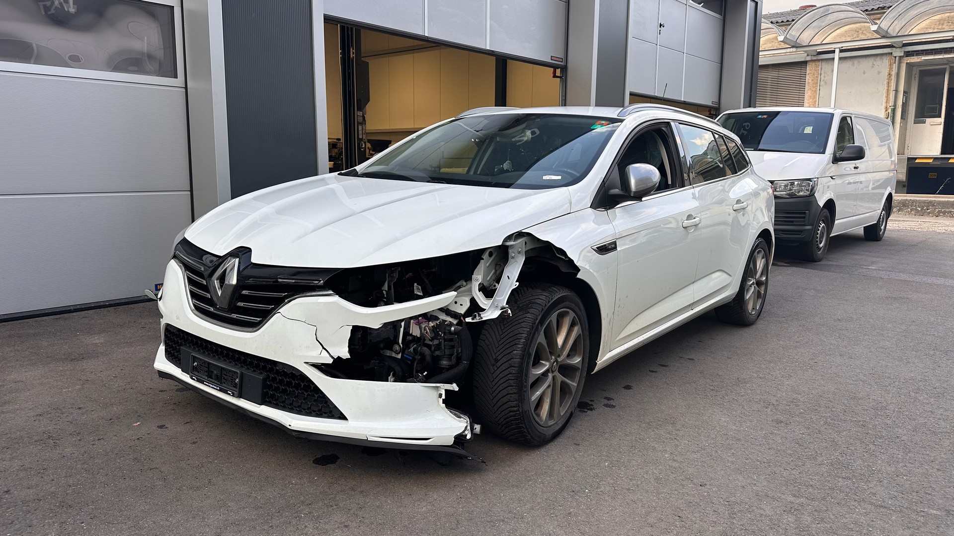 RENAULT Mégane Grandtour 1.5 dCi GT Line EDC-image-1
