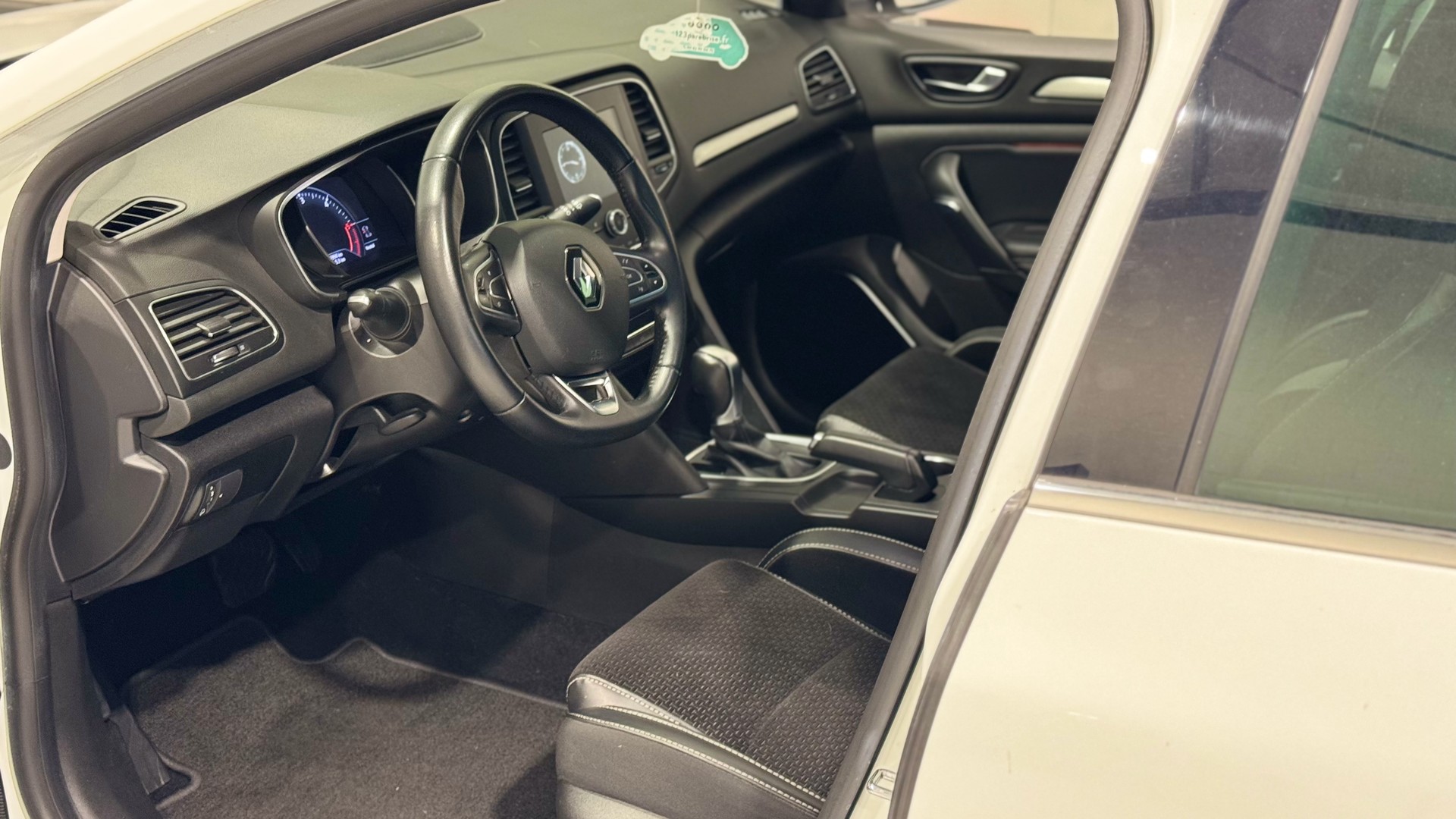 RENAULT Mégane Grandtour 1.5 dCi GT Line EDC-image-9