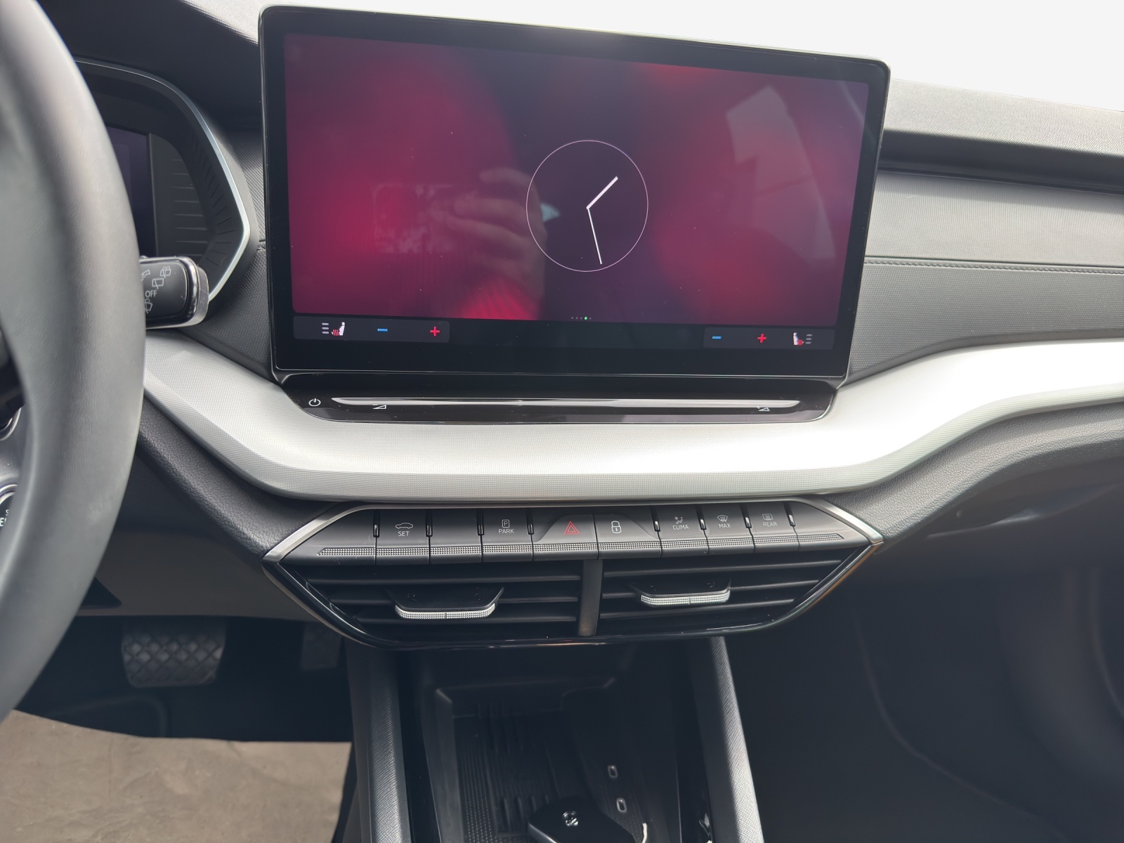 SKODA Octavia Combi 1.5 TSI mHEV DSG Dynamic-image-10