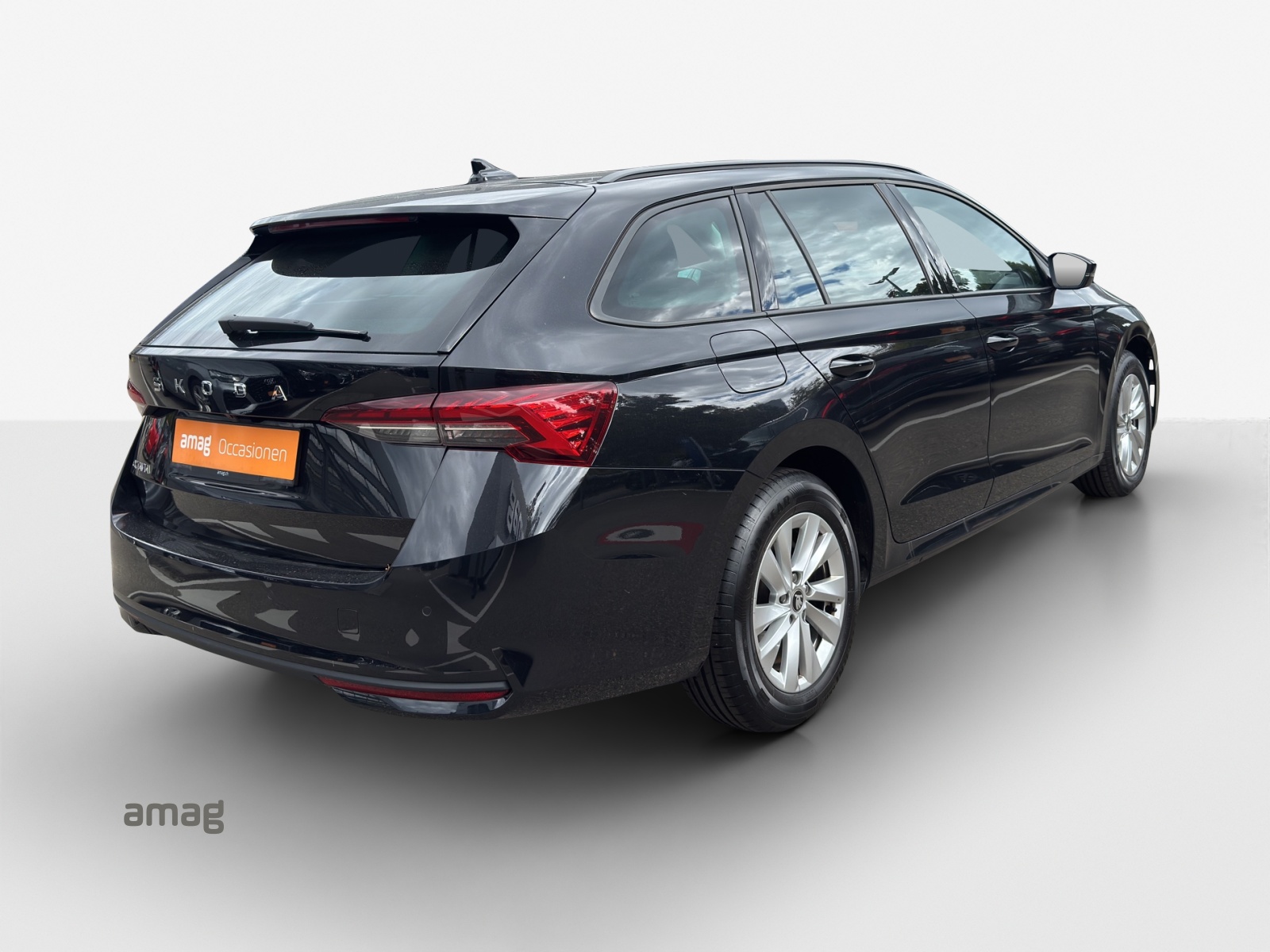 SKODA Octavia Combi 1.5 TSI mHEV DSG Dynamic-image-4