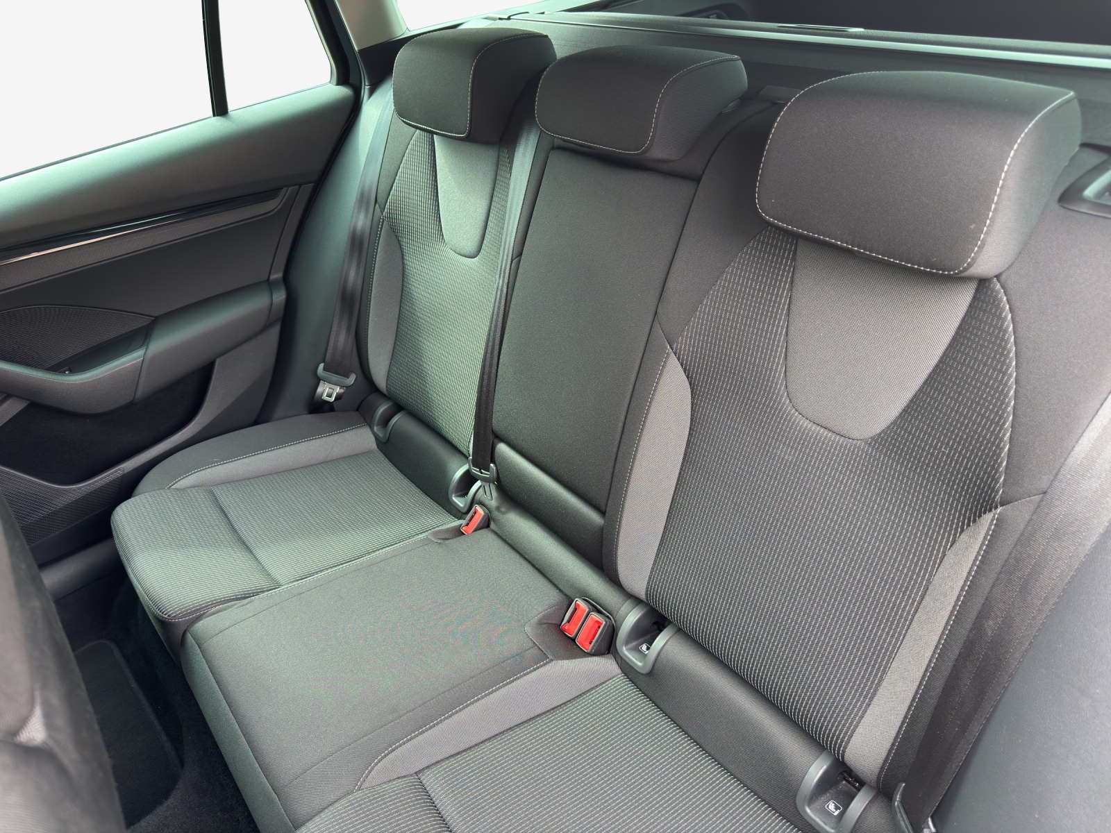 SKODA Octavia Combi 1.5 TSI mHEV DSG Dynamic-image-11