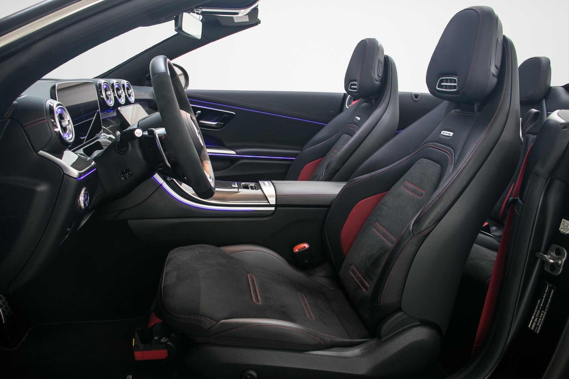 MERCEDES-BENZ CLE AMG 53 Cabrio 4Matic+ 9G-Tronic-image-16