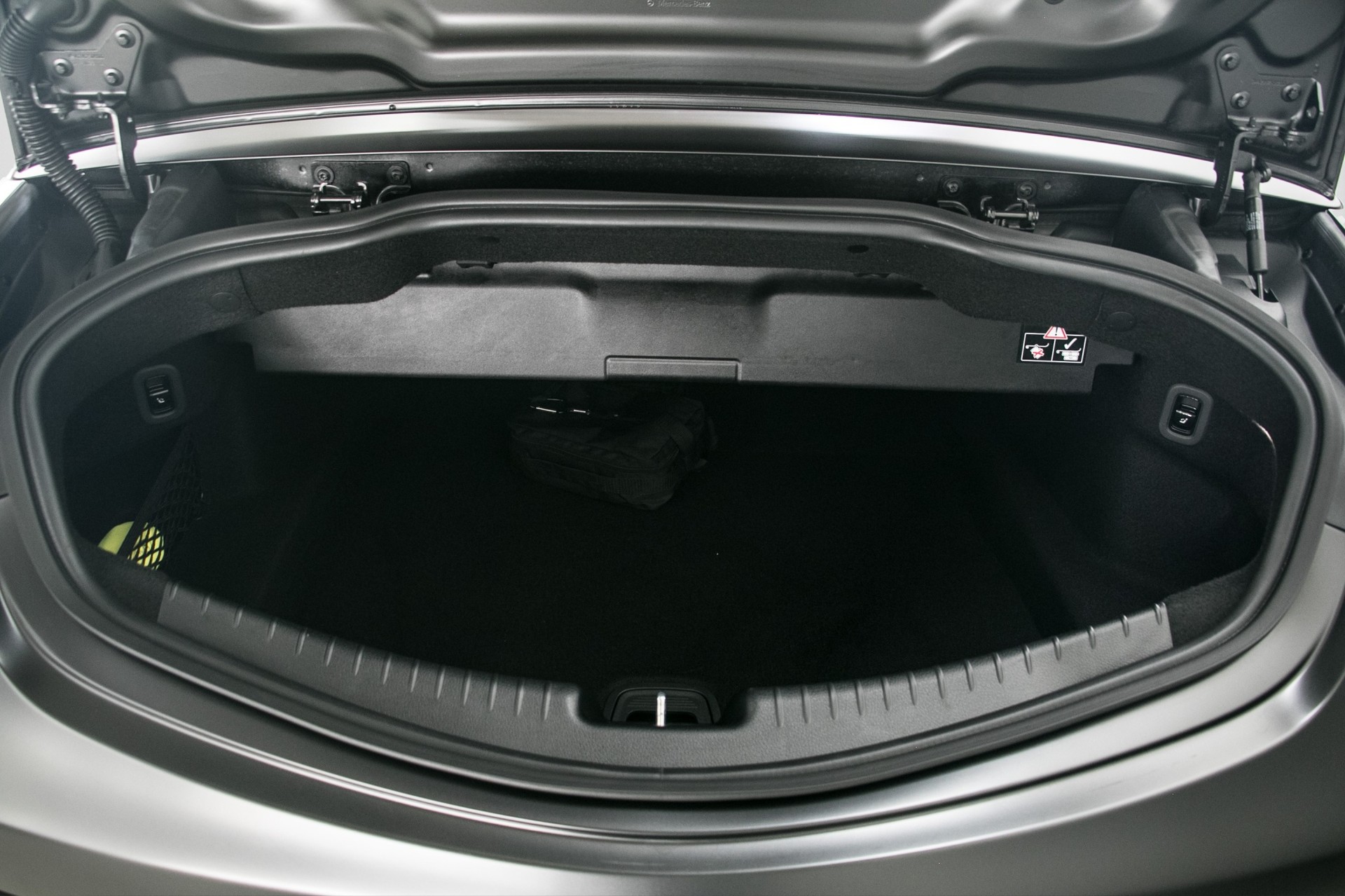 MERCEDES-BENZ CLE AMG 53 Cabrio 4Matic+ 9G-Tronic-image-18
