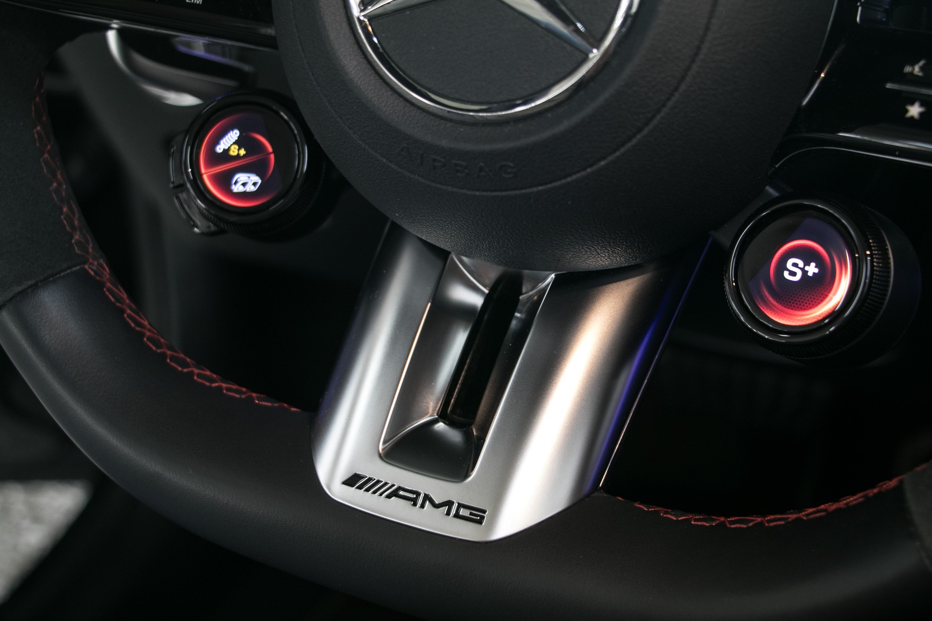 MERCEDES-BENZ CLE AMG 53 Cabrio 4Matic+ 9G-Tronic-image-8