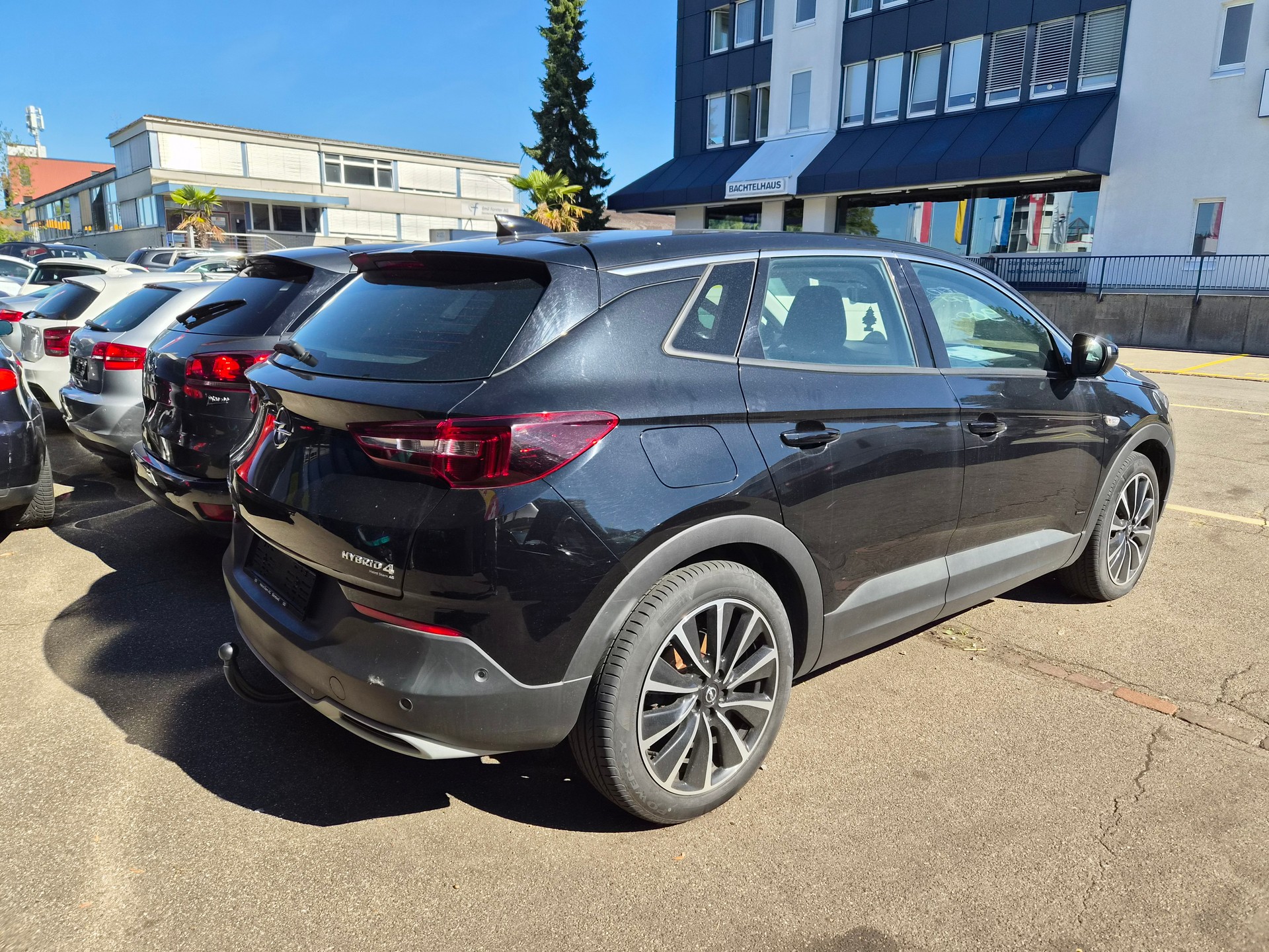 OPEL Grandland X 1.6 Hybrid4 Excellence Automatik-image-3