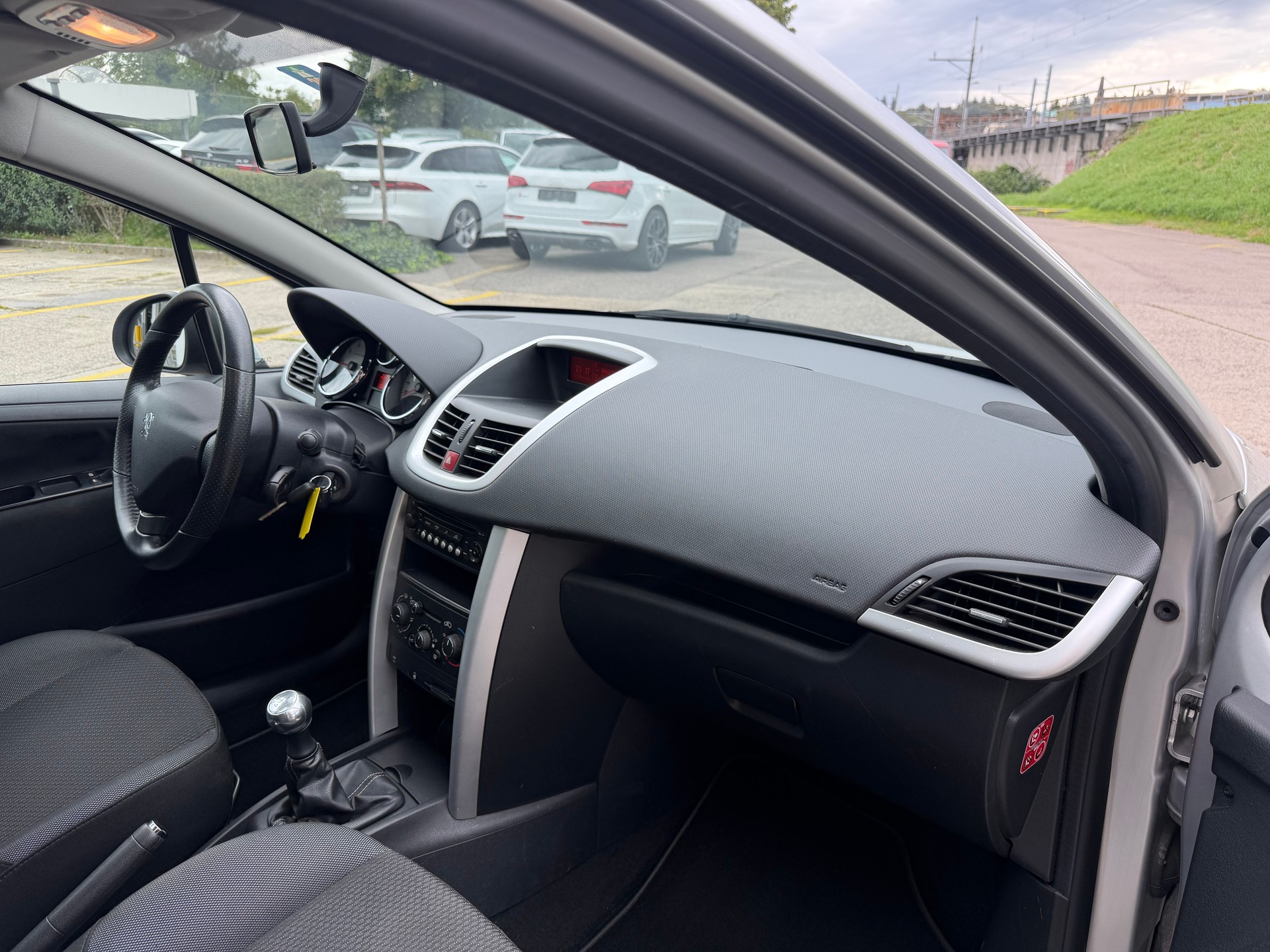 PEUGEOT 207 1.6 16V Sport-image-16