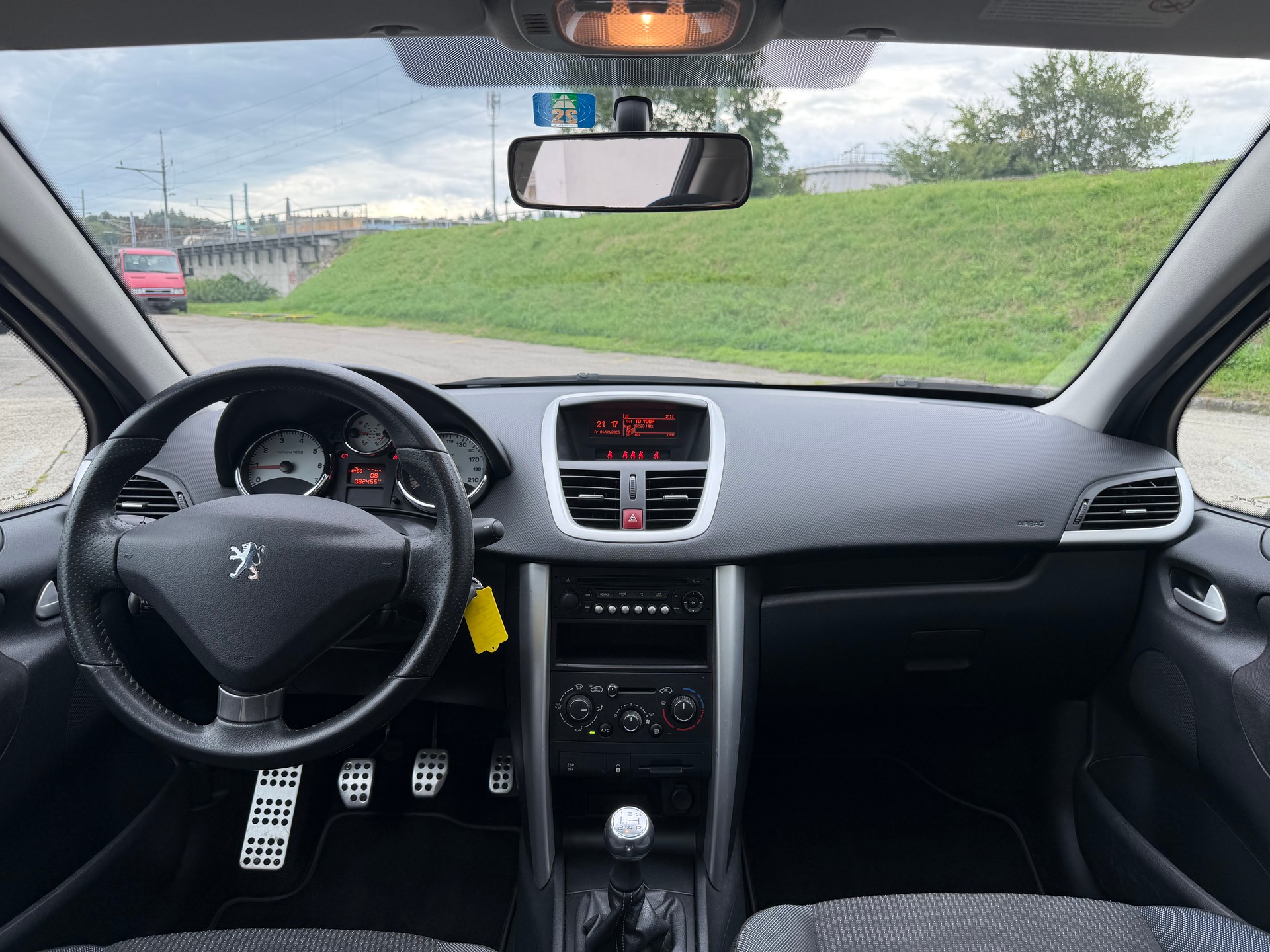 PEUGEOT 207 1.6 16V Sport-image-12