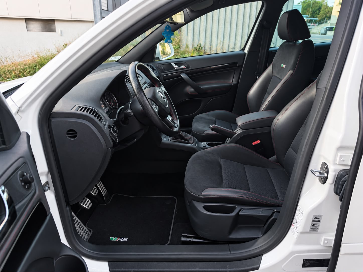 SKODA Octavia Combi 2.0 TSI RS-image-14