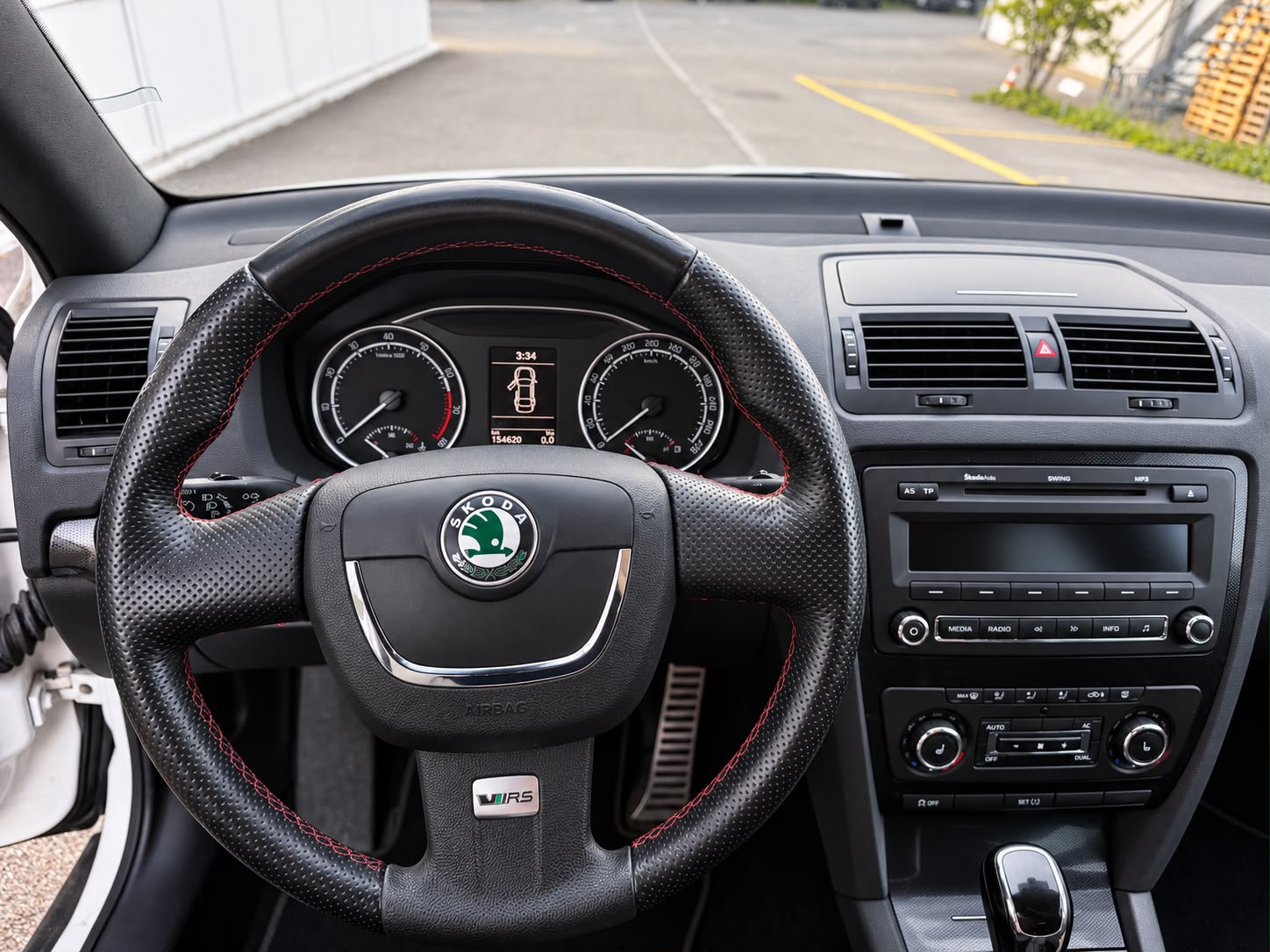 SKODA Octavia Combi 2.0 TSI RS-image-10