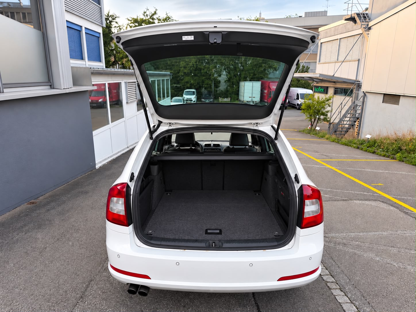 SKODA Octavia Combi 2.0 TSI RS-image-8