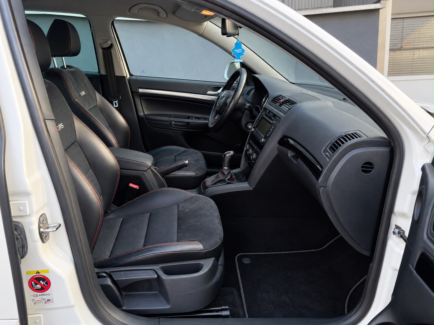 SKODA Octavia Combi 2.0 TSI RS-image-16