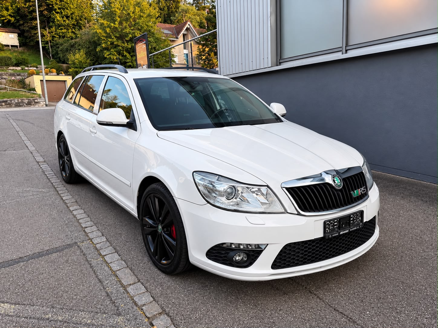 SKODA Octavia Combi 2.0 TSI RS-image-0