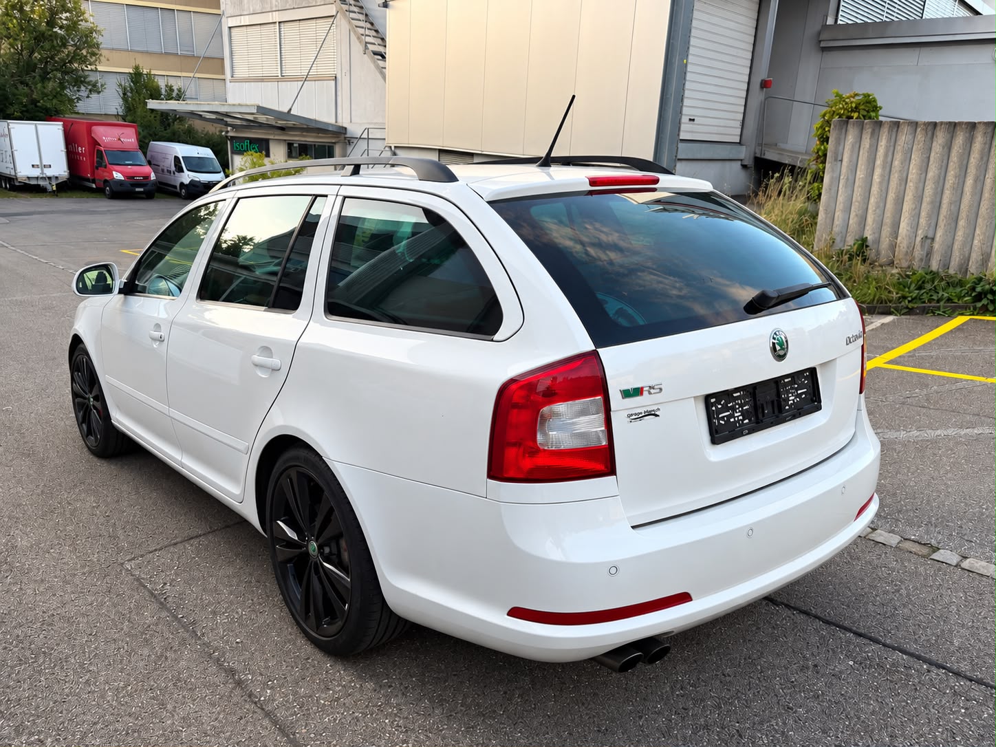 SKODA Octavia Combi 2.0 TSI RS-image-3