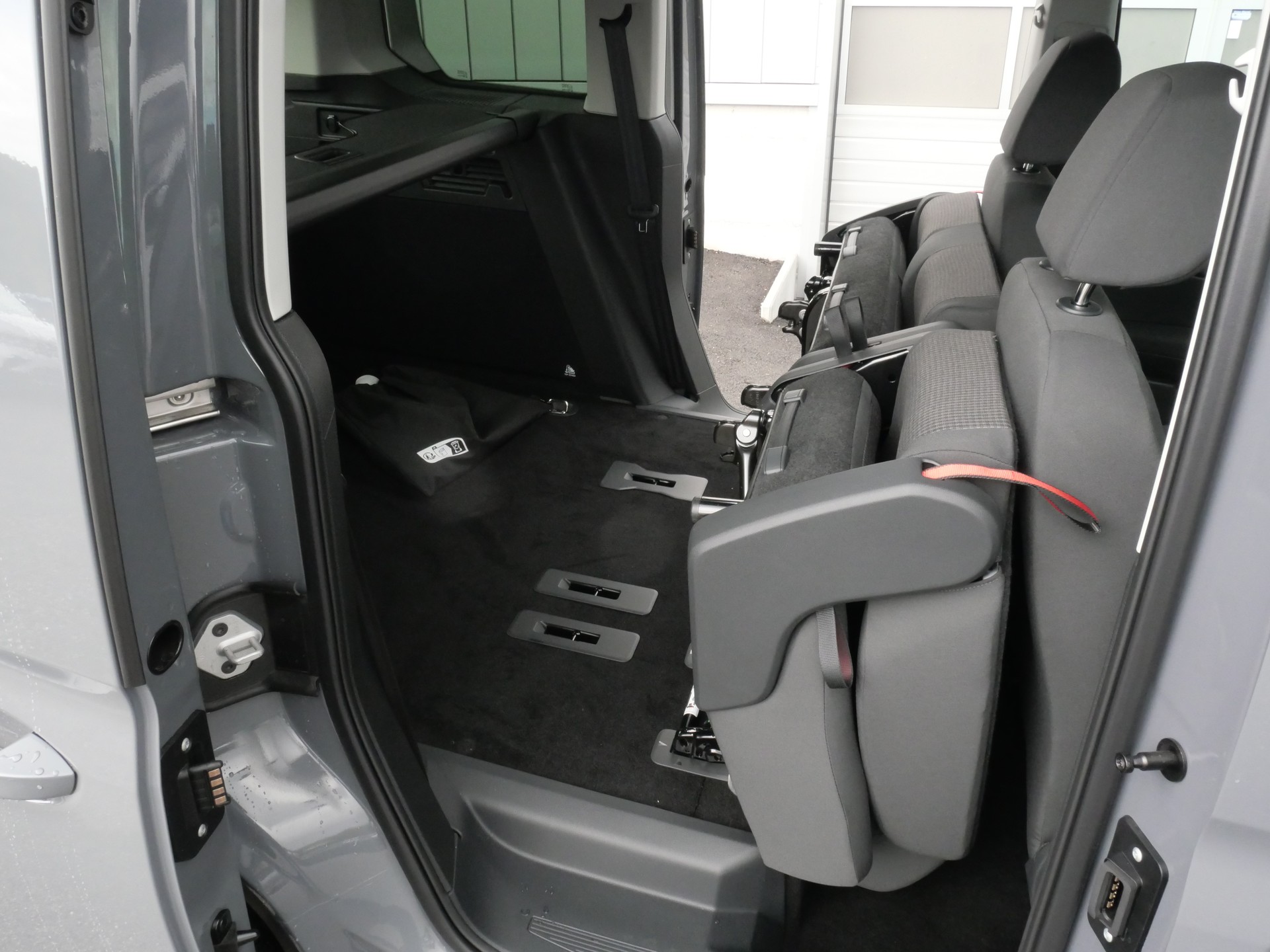 VW Caddy 1.5 TSI Plug in Hybrid DSG-image-8