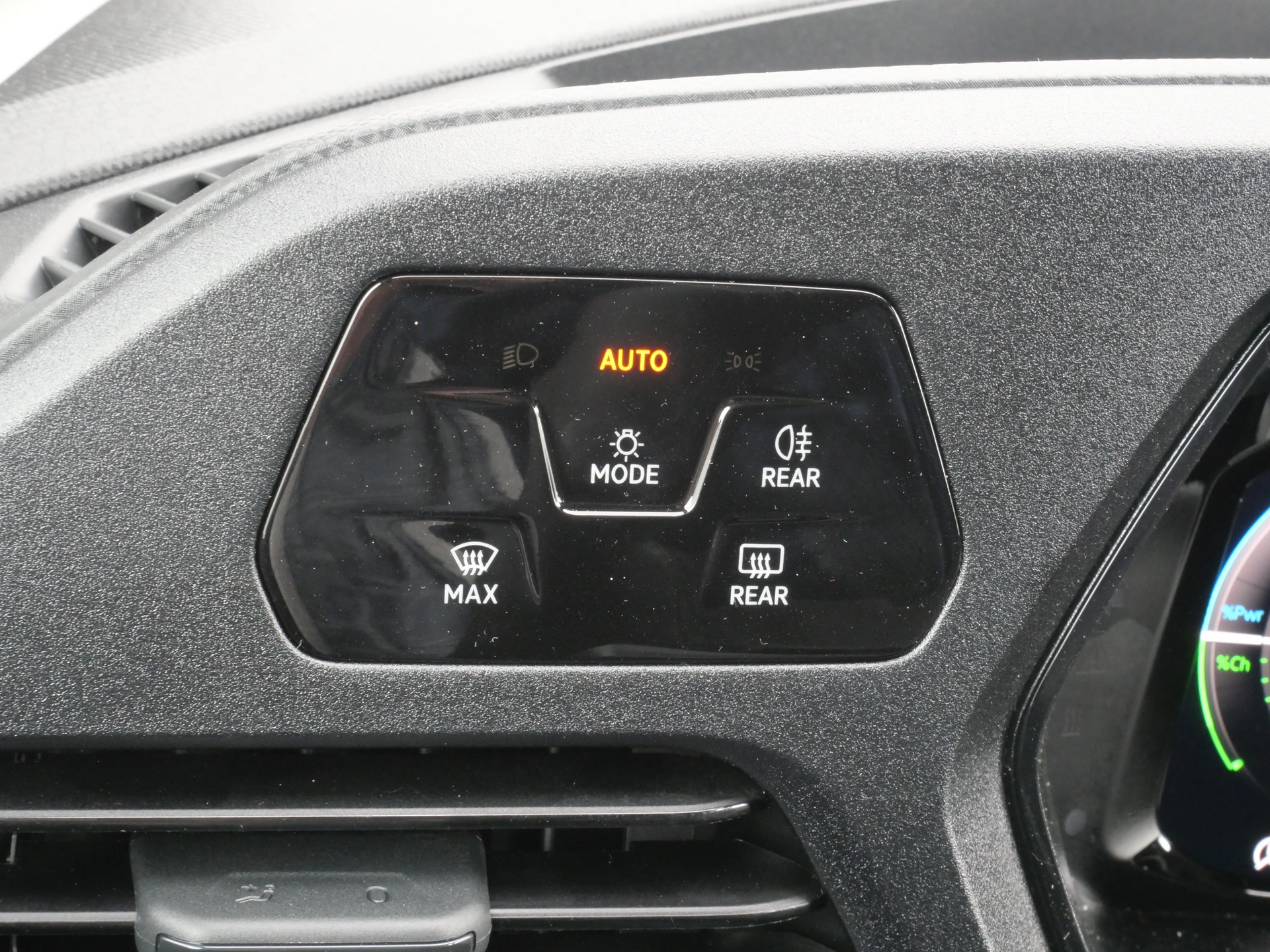 VW Caddy 1.5 TSI Plug in Hybrid DSG-image-23