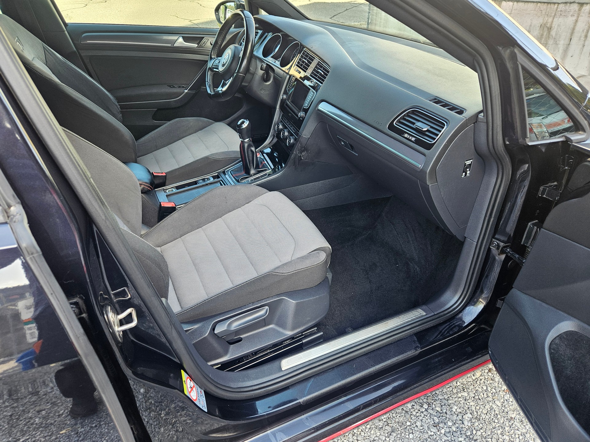 VW Golf 1.2 TSI R-Line Design-image-8