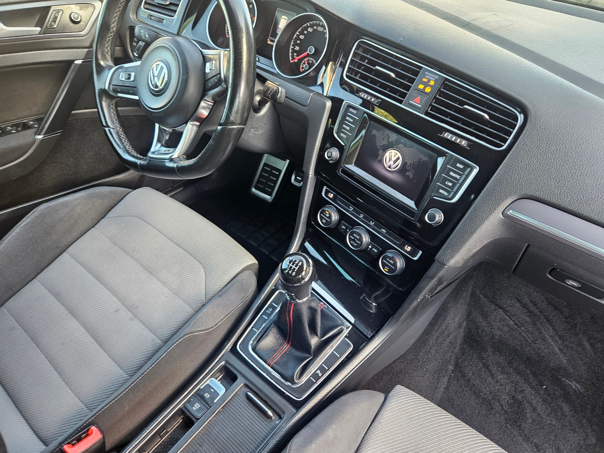 VW Golf 1.2 TSI R-Line Design-image-10