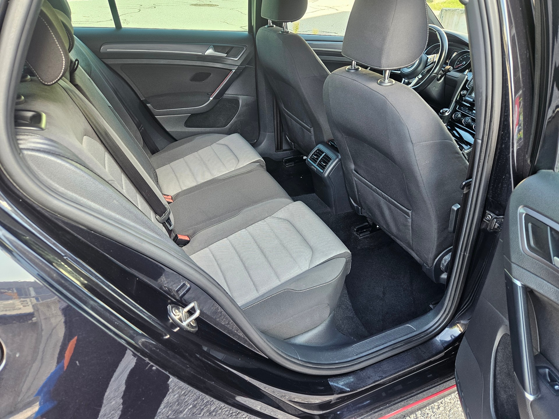 VW Golf 1.2 TSI R-Line Design-image-12