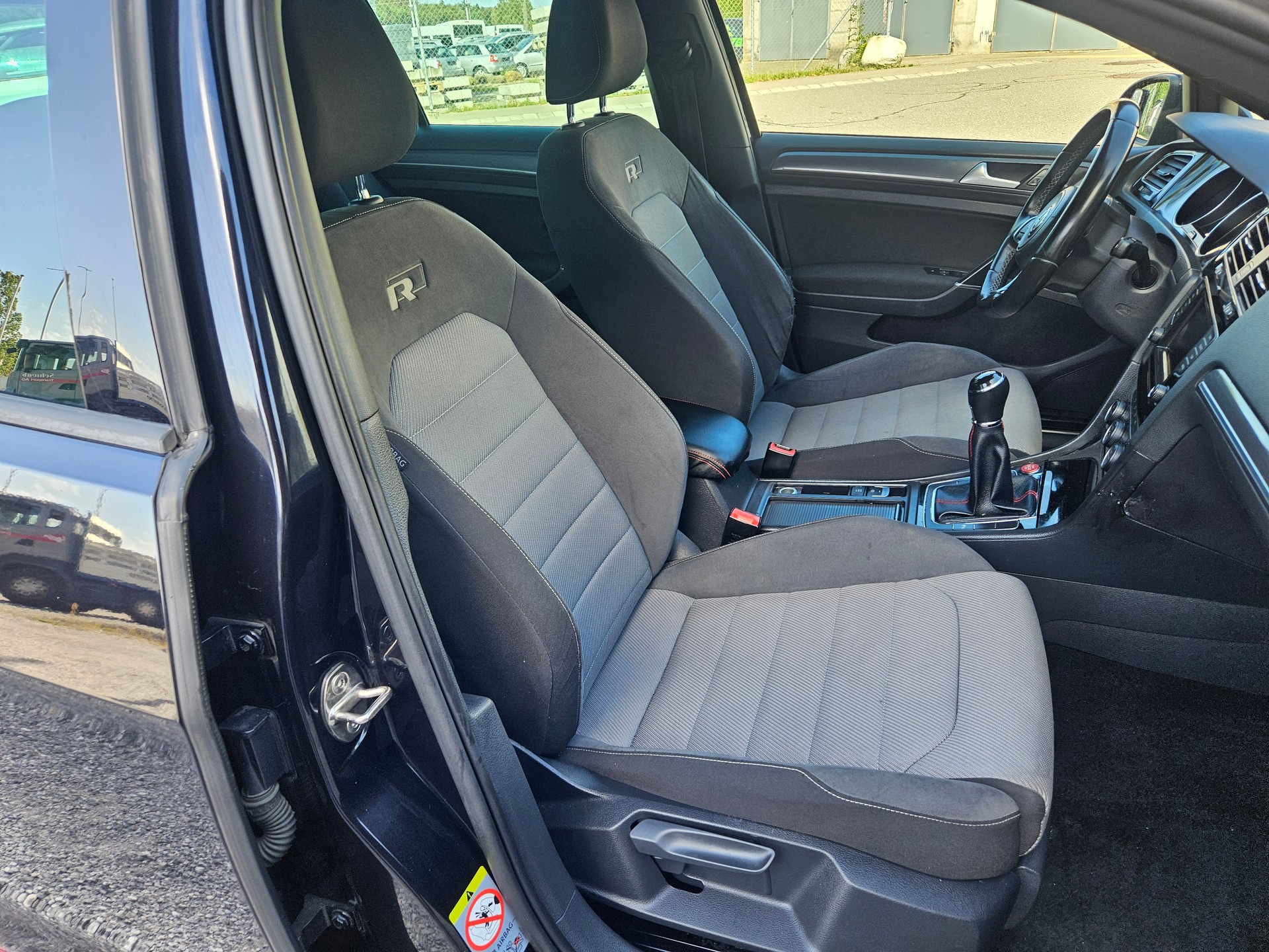 VW Golf 1.2 TSI R-Line Design-image-9