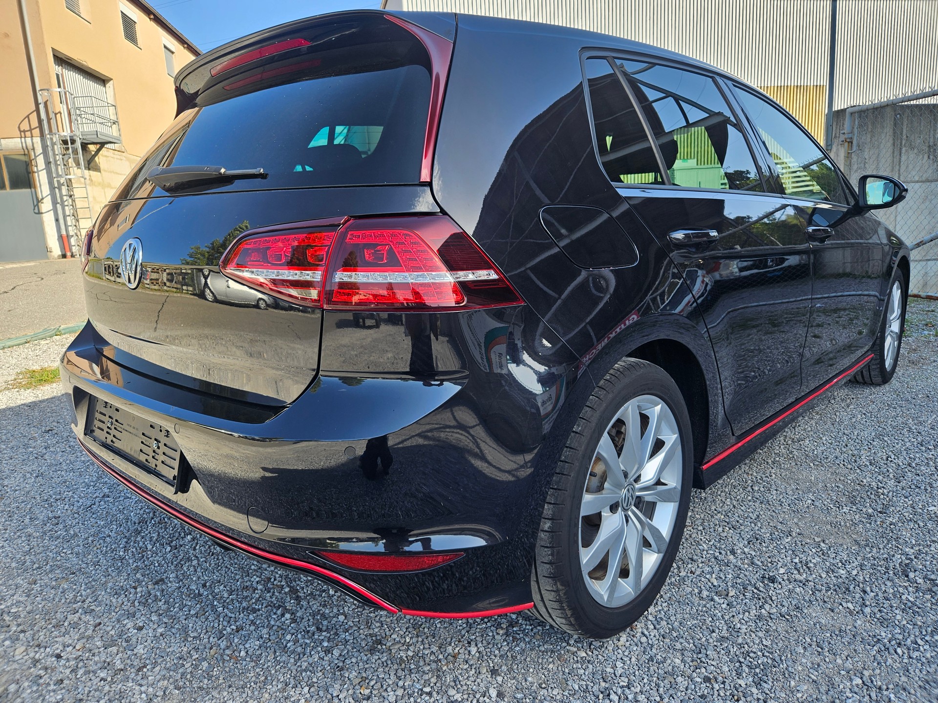 VW Golf 1.2 TSI R-Line Design-image-3