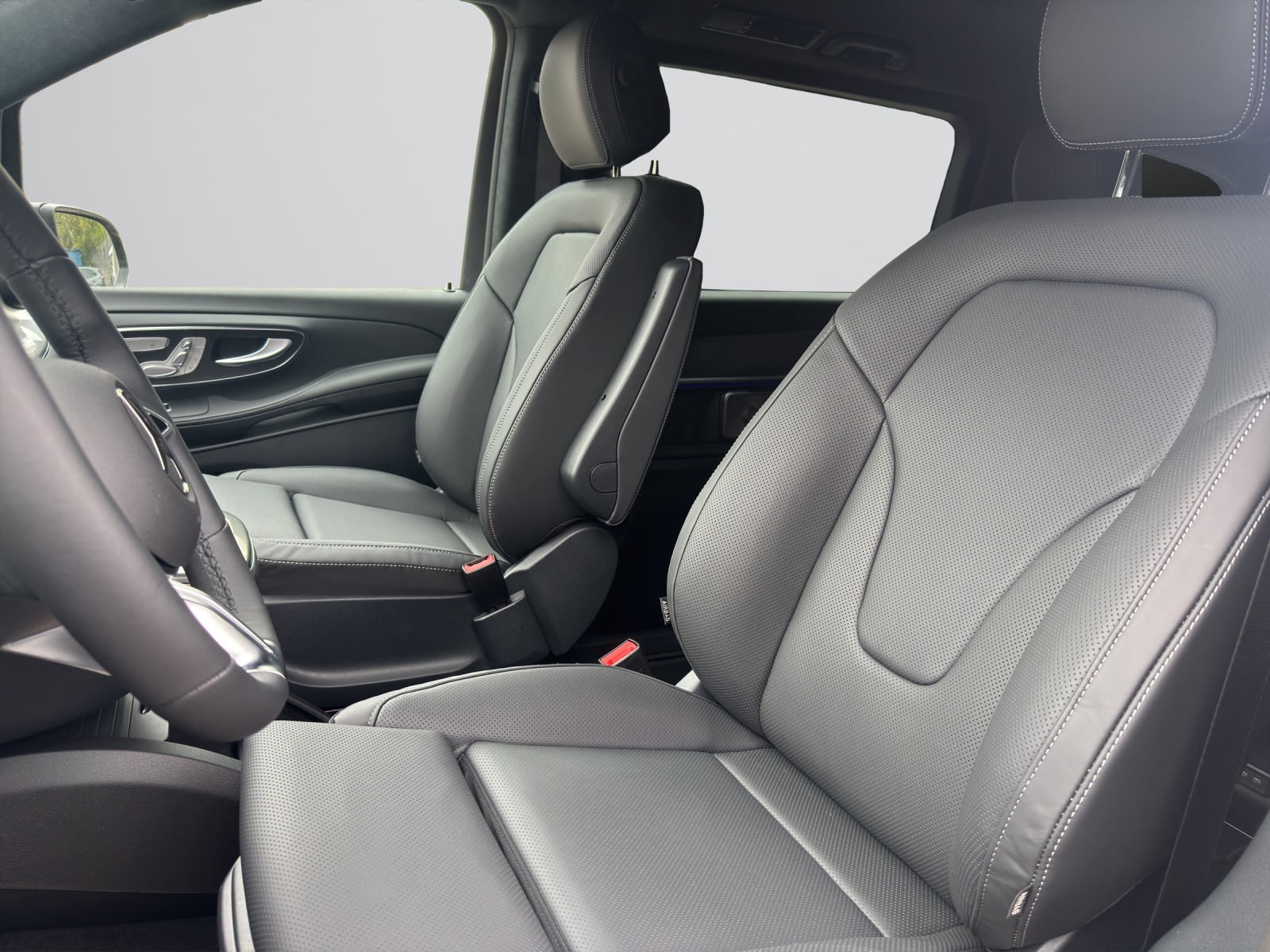 MERCEDES-BENZ V 300 d lang 4Matic Swiss Edition 9G-Tronic-image-7