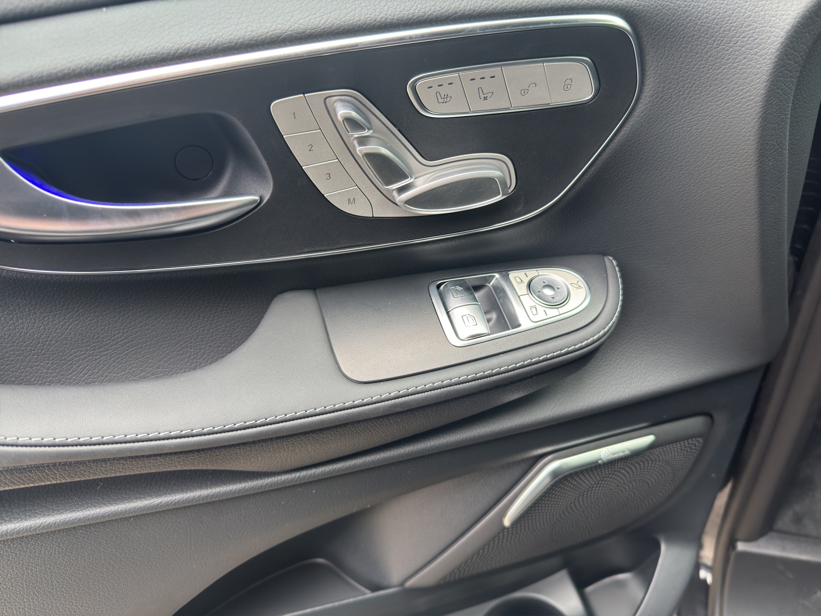 MERCEDES-BENZ V 300 d lang 4Matic Swiss Edition 9G-Tronic-image-6