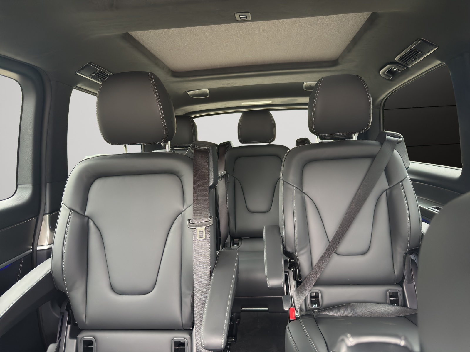 MERCEDES-BENZ V 300 d lang 4Matic Swiss Edition 9G-Tronic-image-8