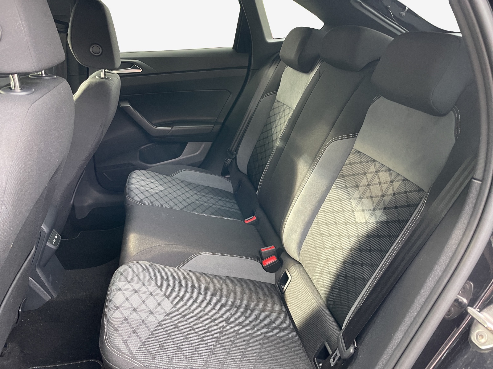 VW Taigo 1.0 TSI R-Line DSG-image-11