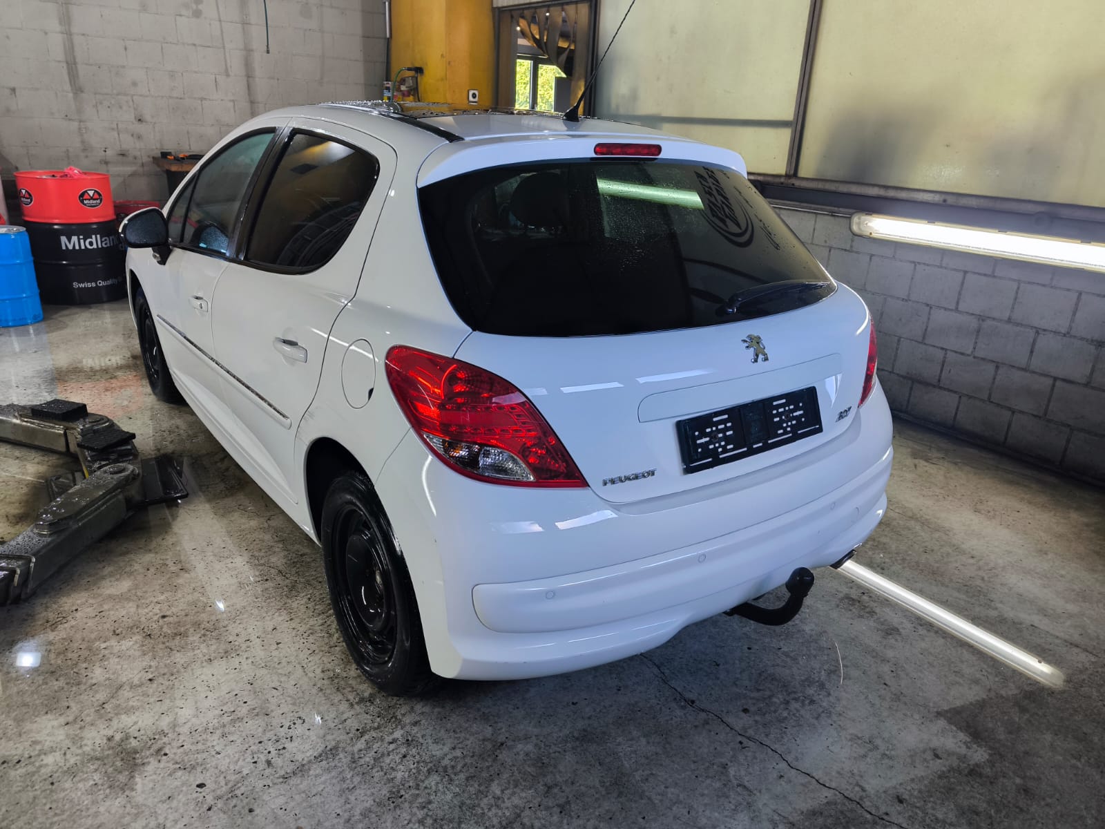 PEUGEOT 207 1.6 16V Allure Automatic-image-1