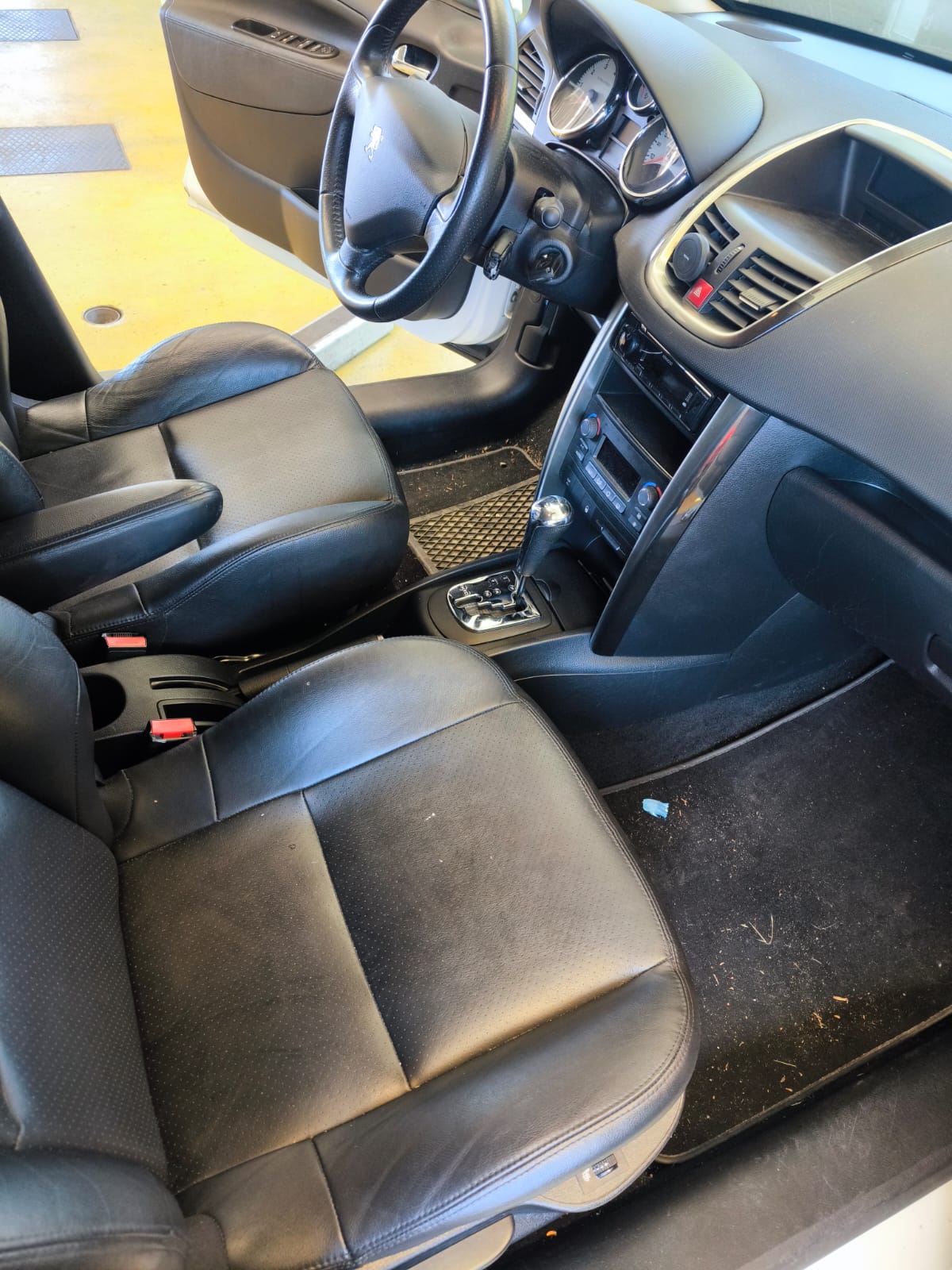 PEUGEOT 207 1.6 16V Allure Automatic-image-7