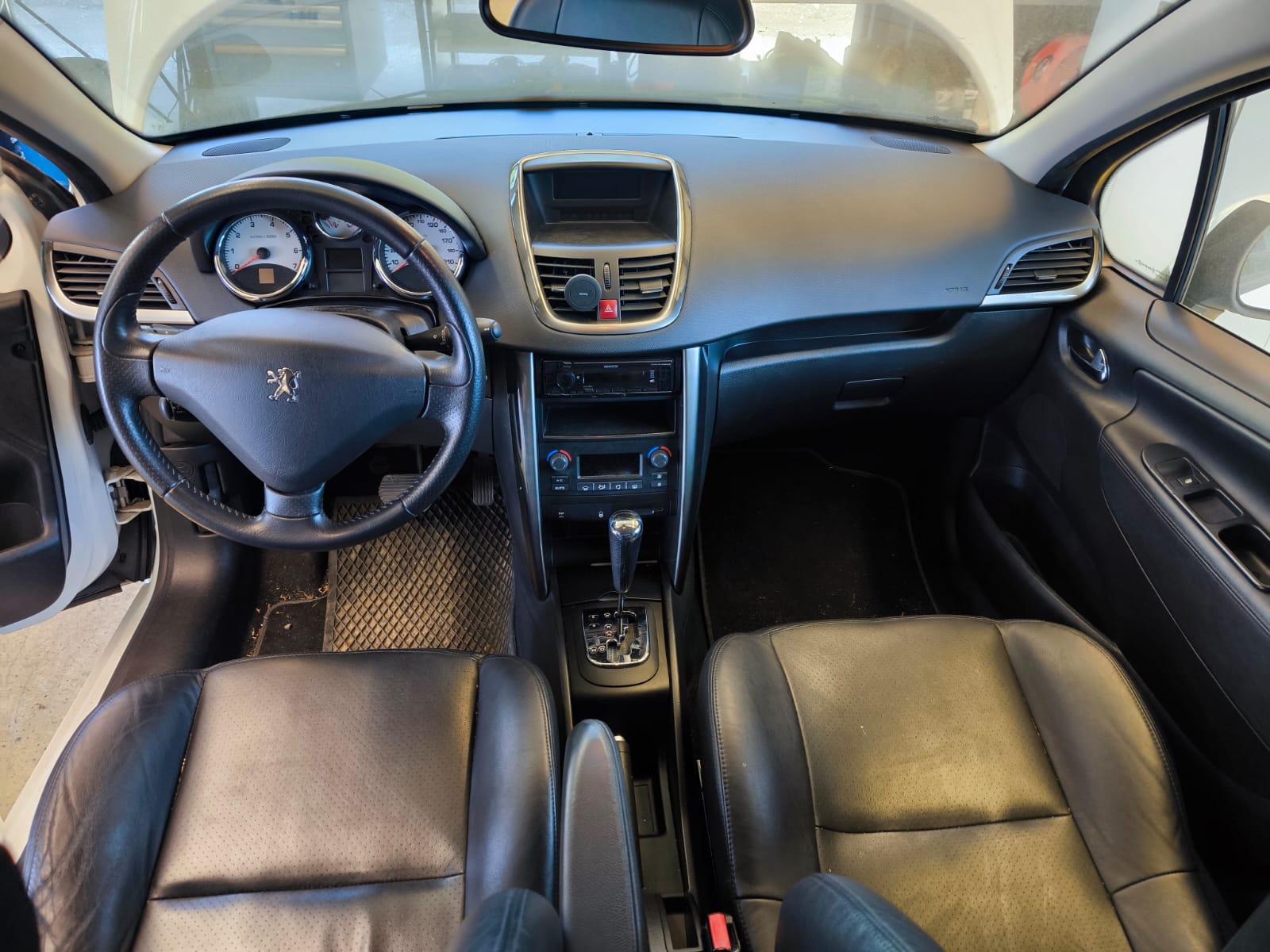 PEUGEOT 207 1.6 16V Allure Automatic-image-6