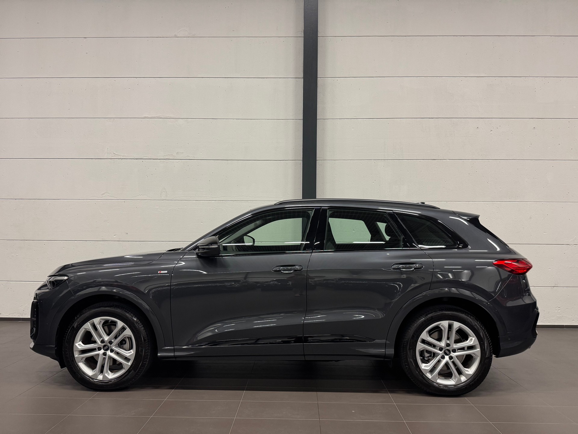 AUDI Q5 TFSI quatto 150 kW S-tronic CH Fahrzeug-image-8