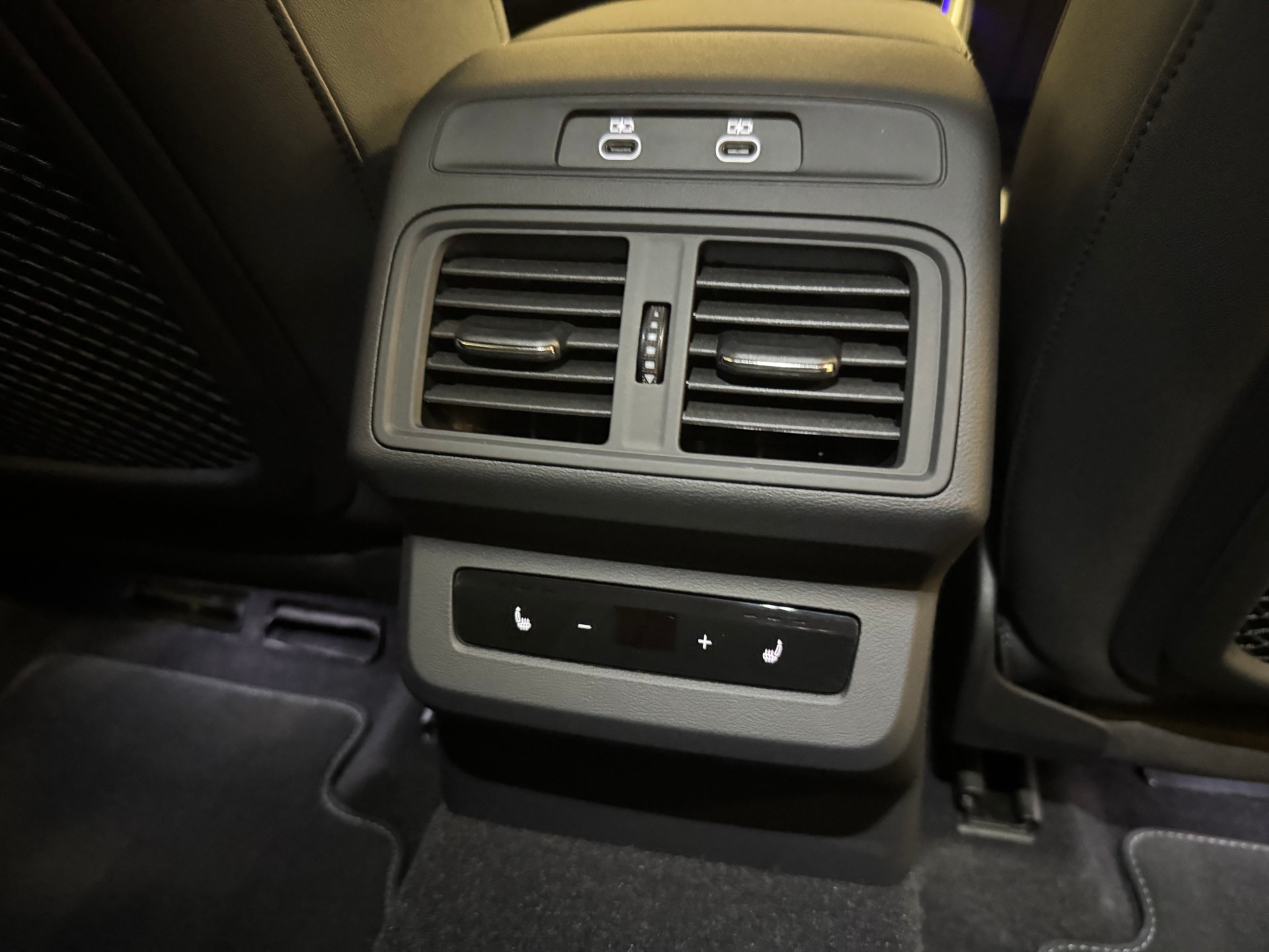 AUDI Q5 TFSI quatto 150 kW S-tronic CH Fahrzeug-image-28