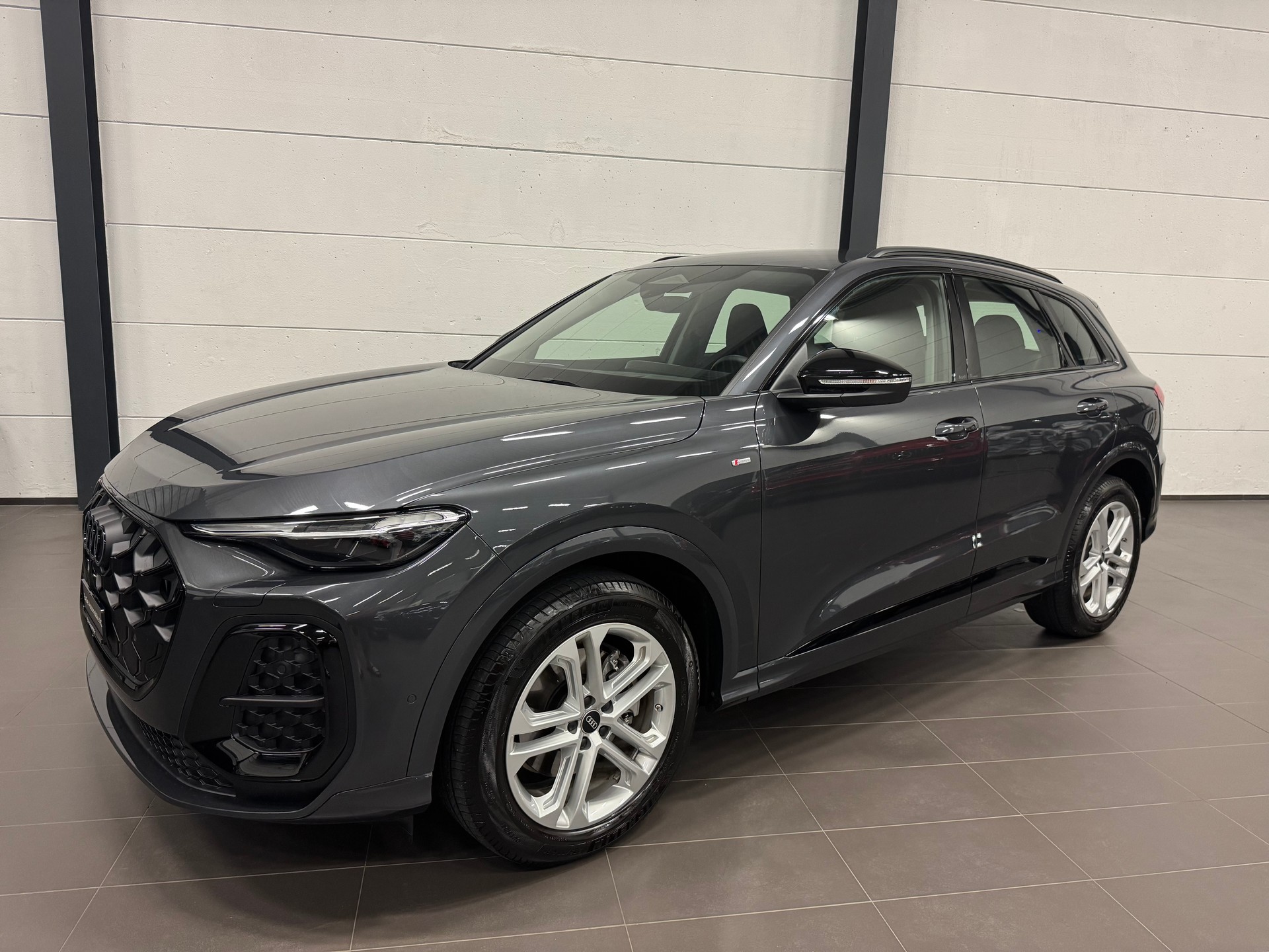 AUDI Q5 TFSI quatto 150 kW S-tronic CH Fahrzeug-image-2