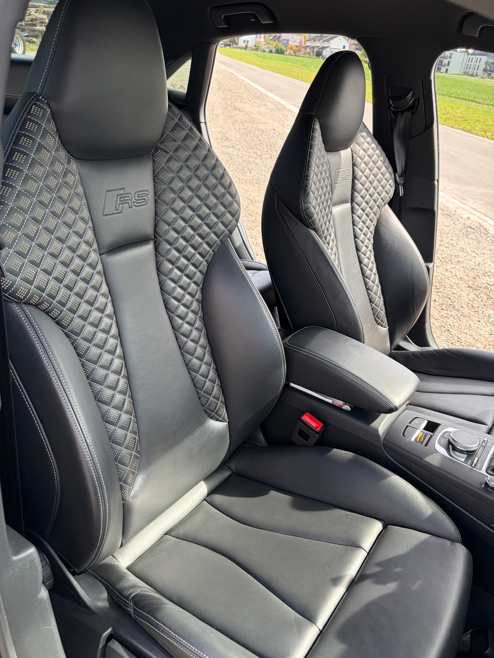 AUDI RS3 Limousine 2.5 TFSI quattro S-Tronic ohne OPF, 1. Hand-image-13