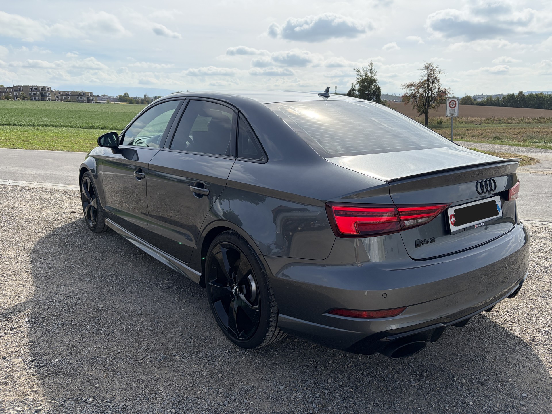 AUDI RS3 Limousine 2.5 TFSI quattro S-Tronic ohne OPF, 1. Hand-image-4