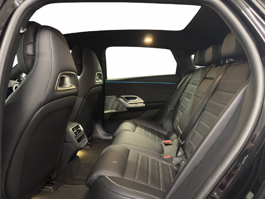 MERCEDES-BENZ C 400 4Matic EQ-image-12