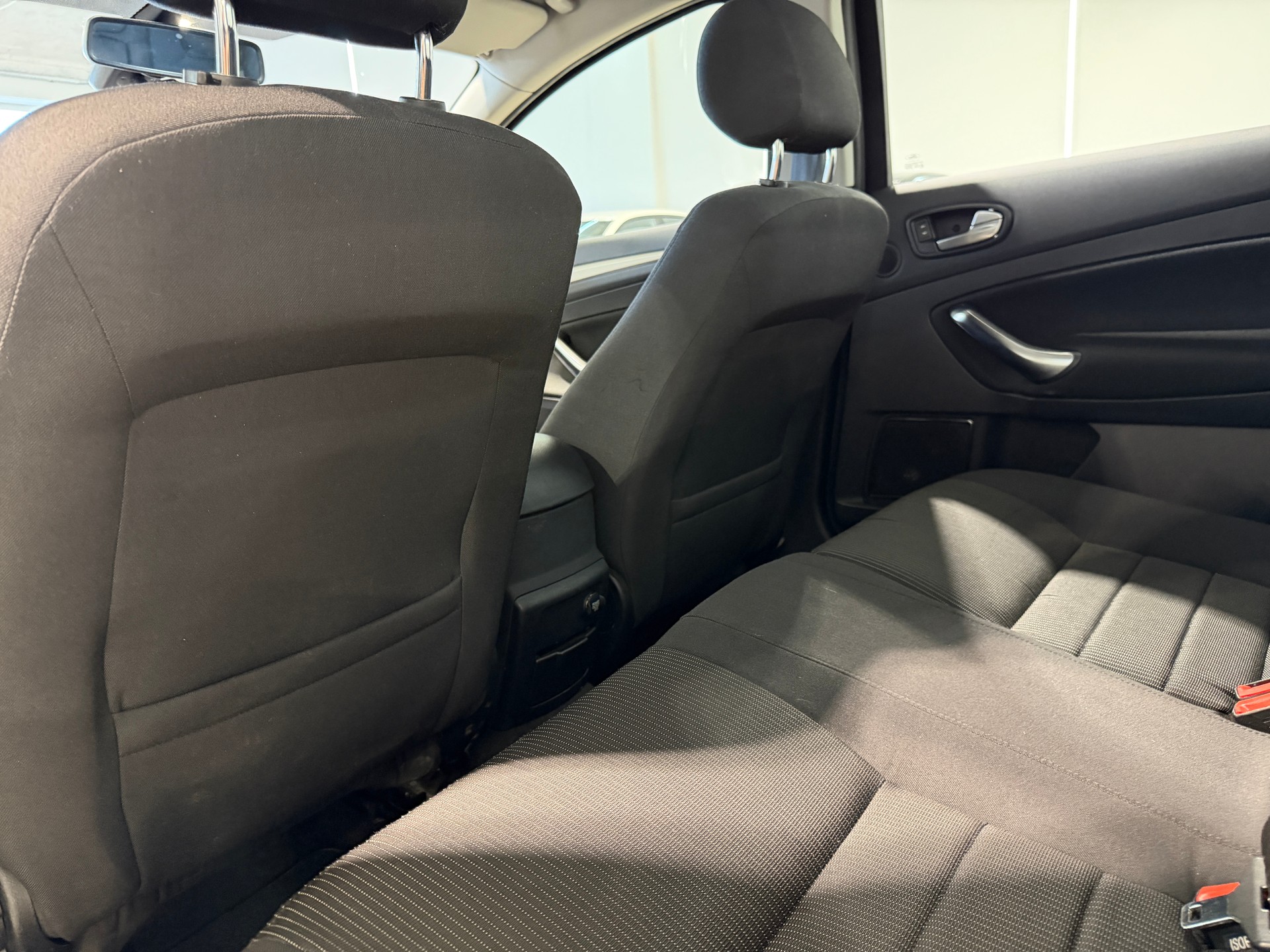 FORD Mondeo 2.3i 16V Ghia Automatic-image-10