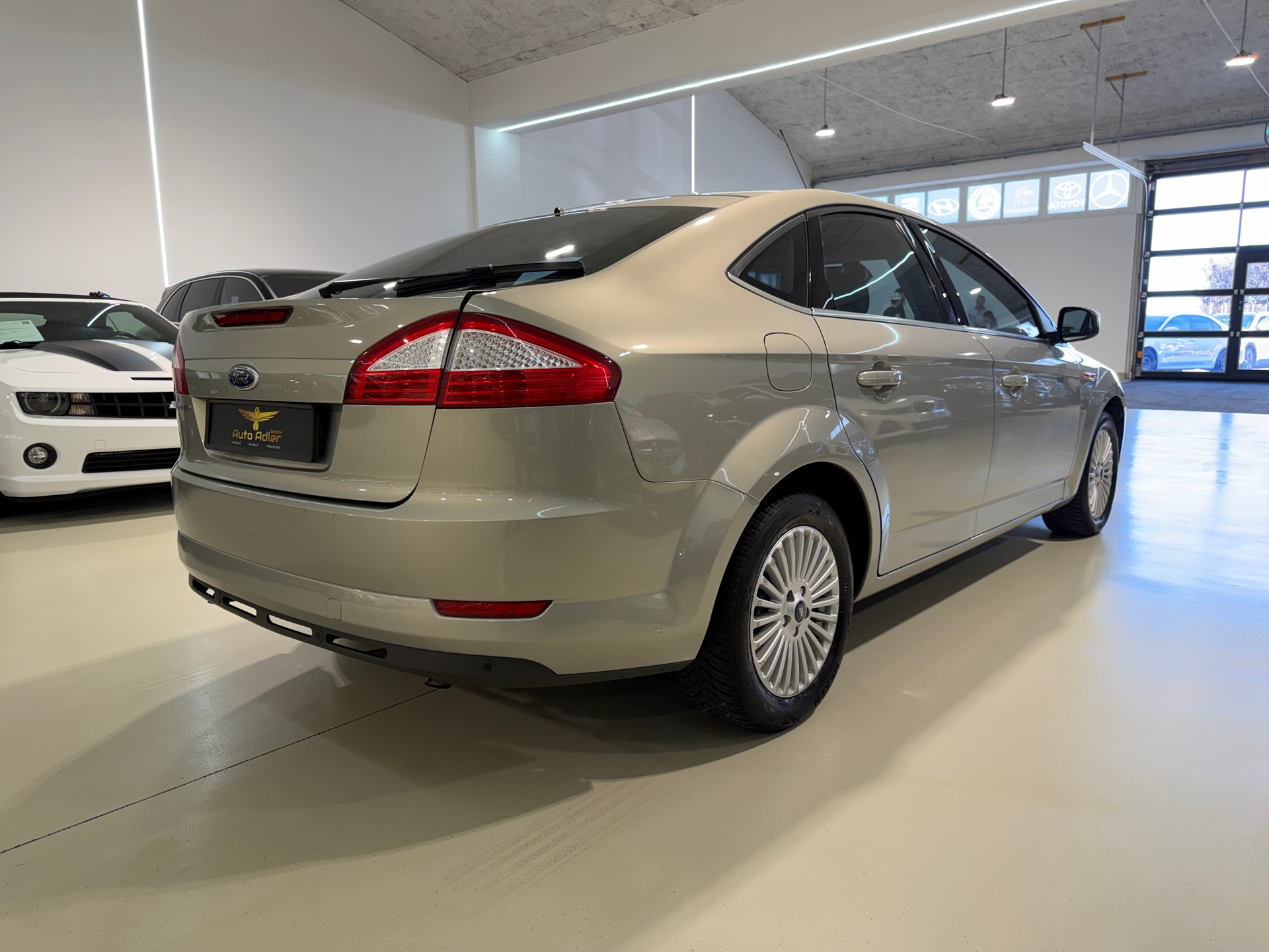 FORD Mondeo 2.3i 16V Ghia Automatic-image-6
