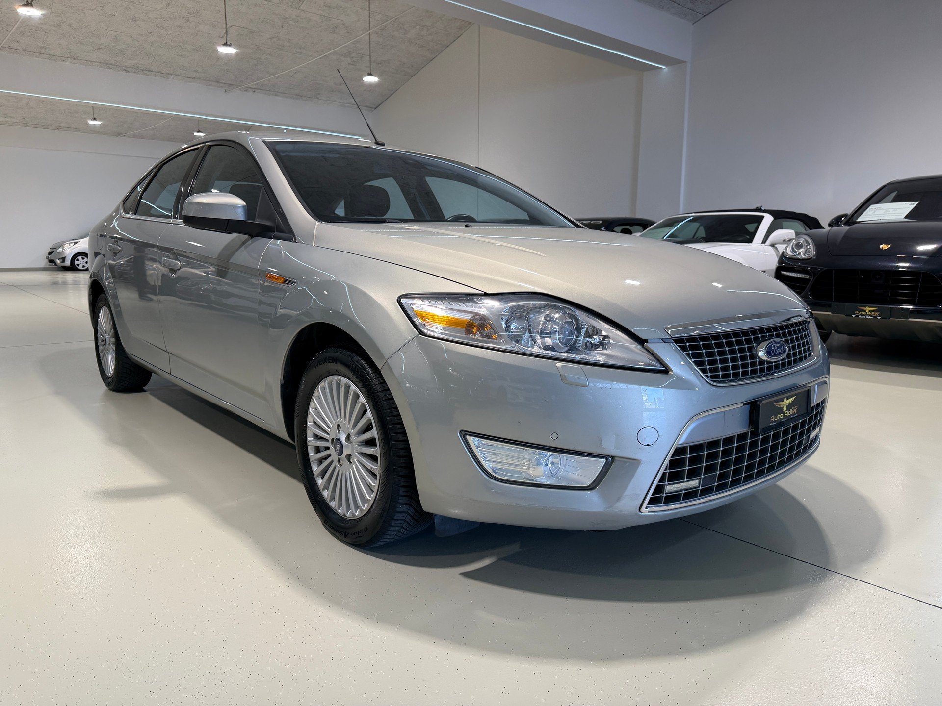 FORD Mondeo 2.3i 16V Ghia Automatic-image-2