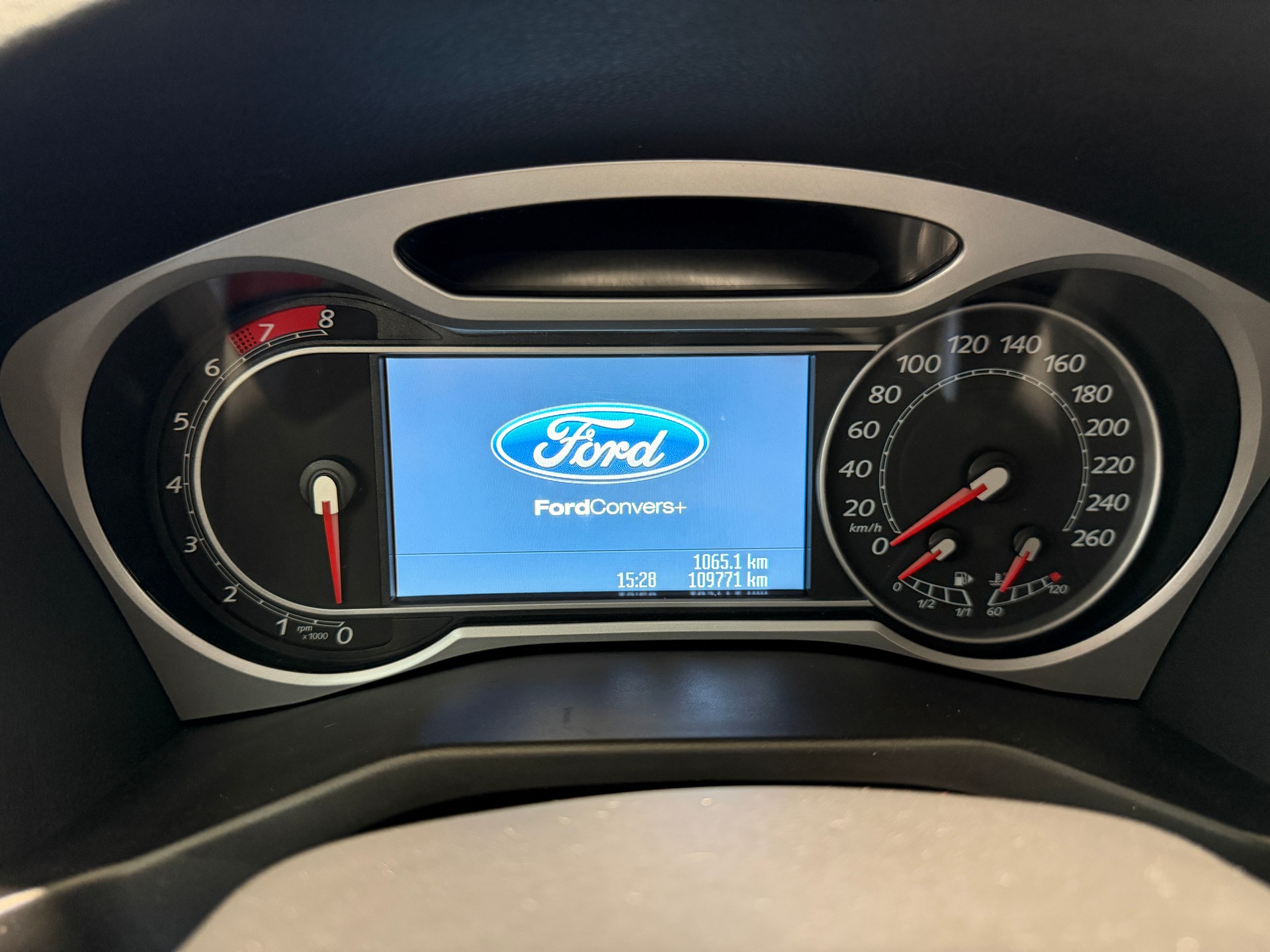 FORD Mondeo 2.3i 16V Ghia Automatic-image-19