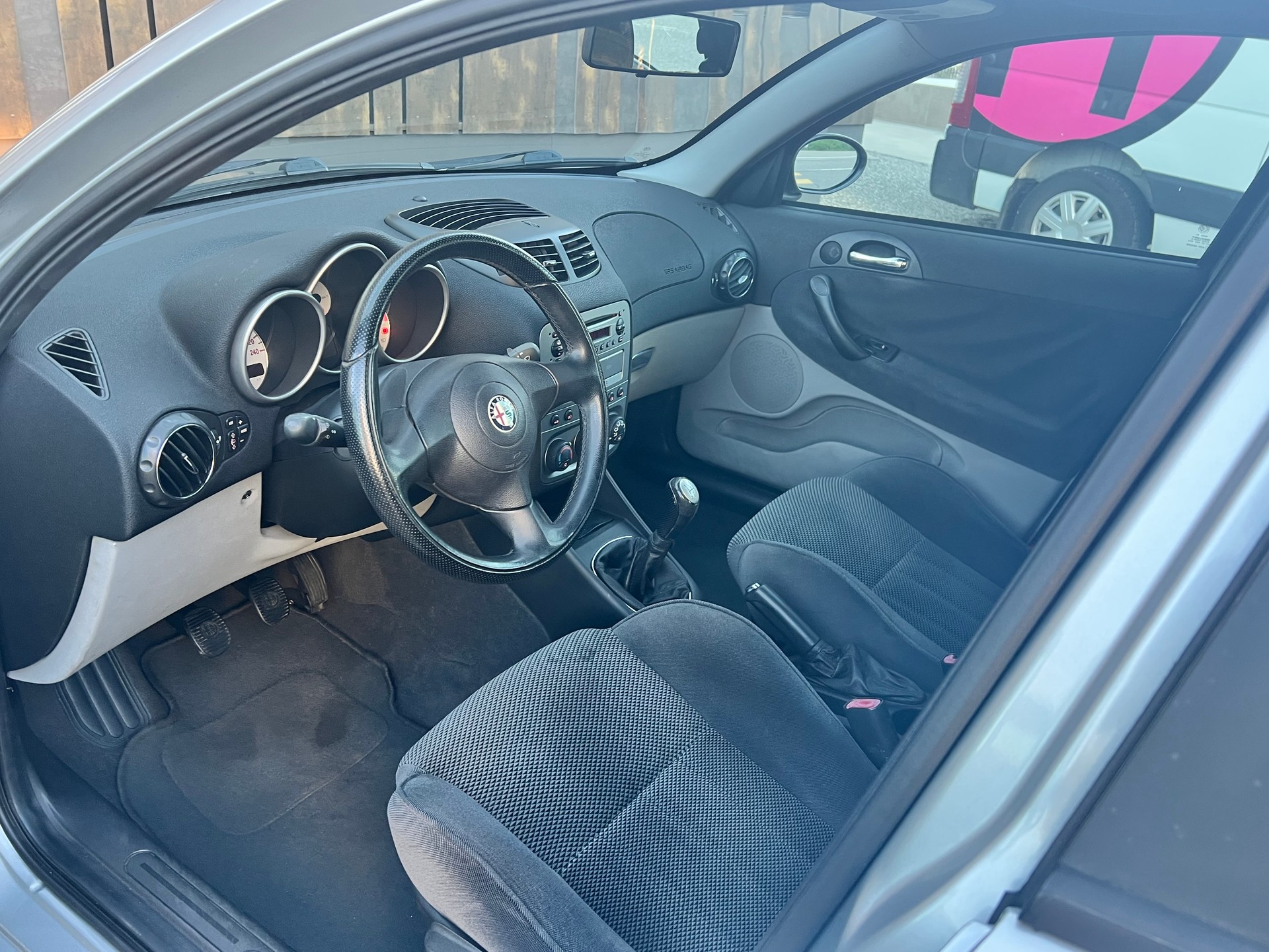 ALFA ROMEO 147 1.6 TS 16V Progression-image-9