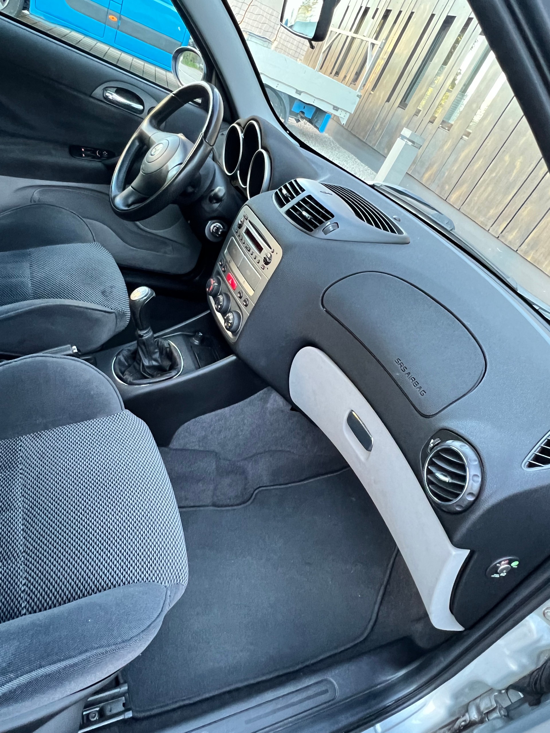 ALFA ROMEO 147 1.6 TS 16V Progression-image-16