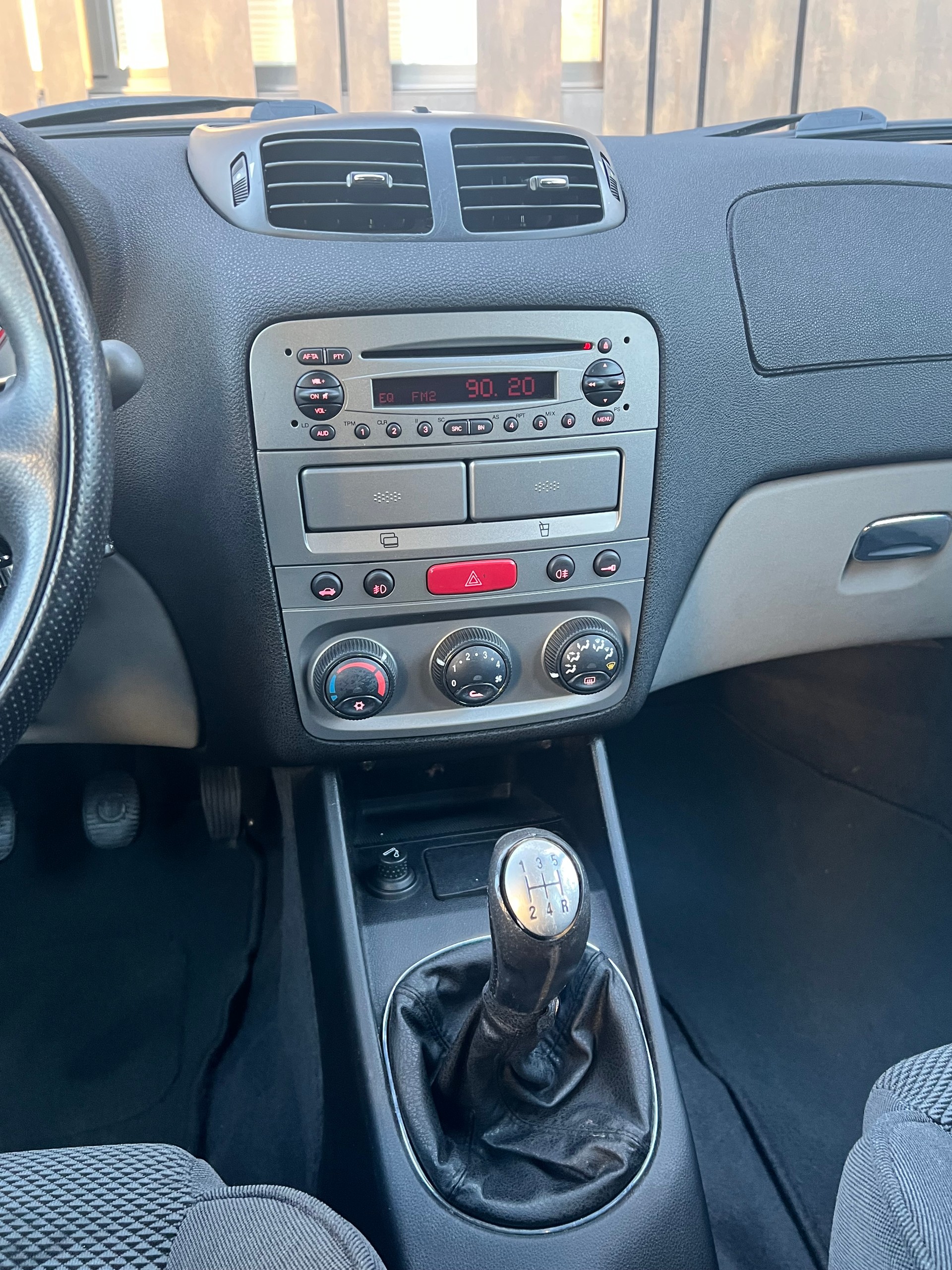 ALFA ROMEO 147 1.6 TS 16V Progression-image-14