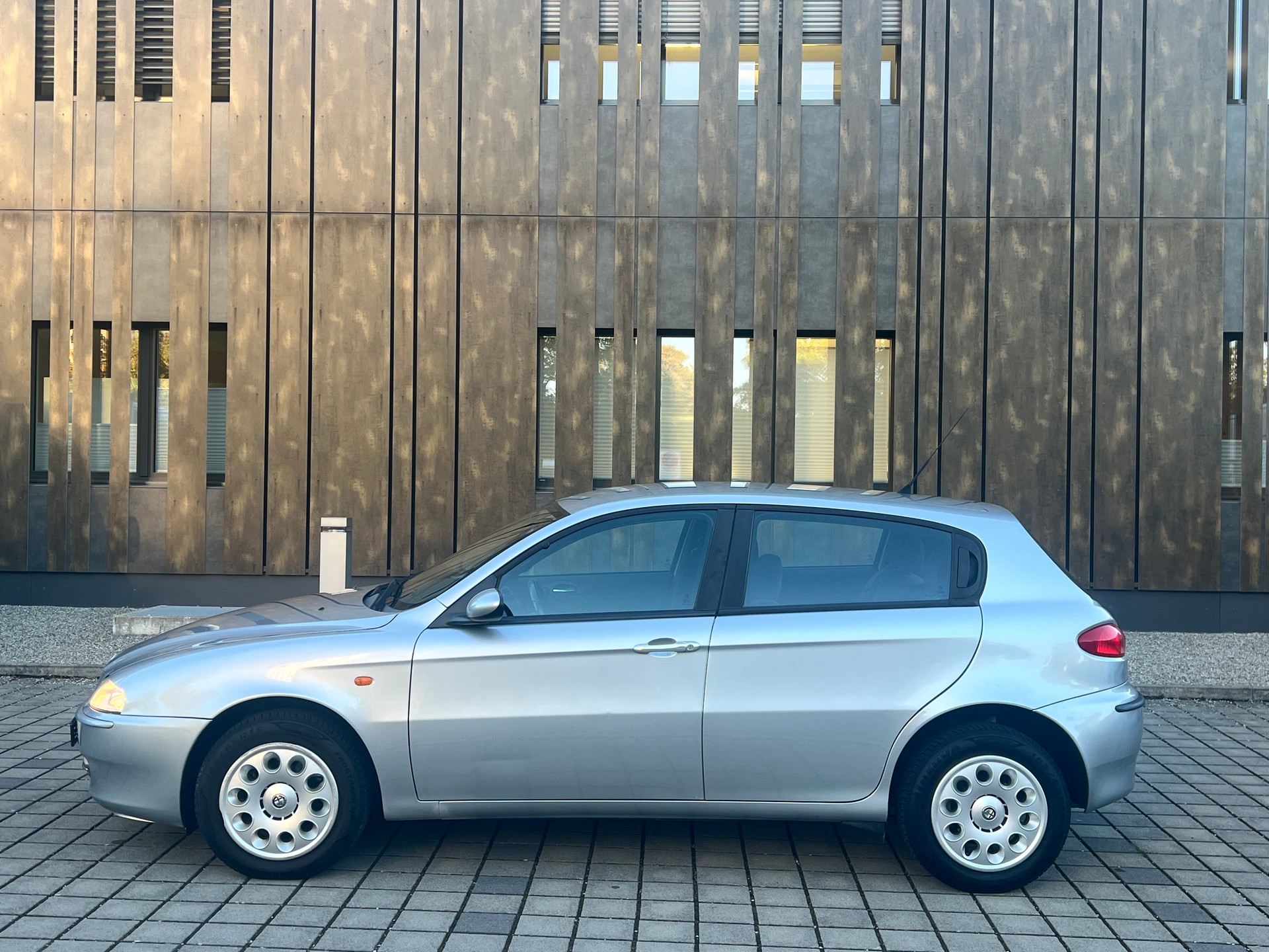 ALFA ROMEO 147 1.6 TS 16V Progression-image-3