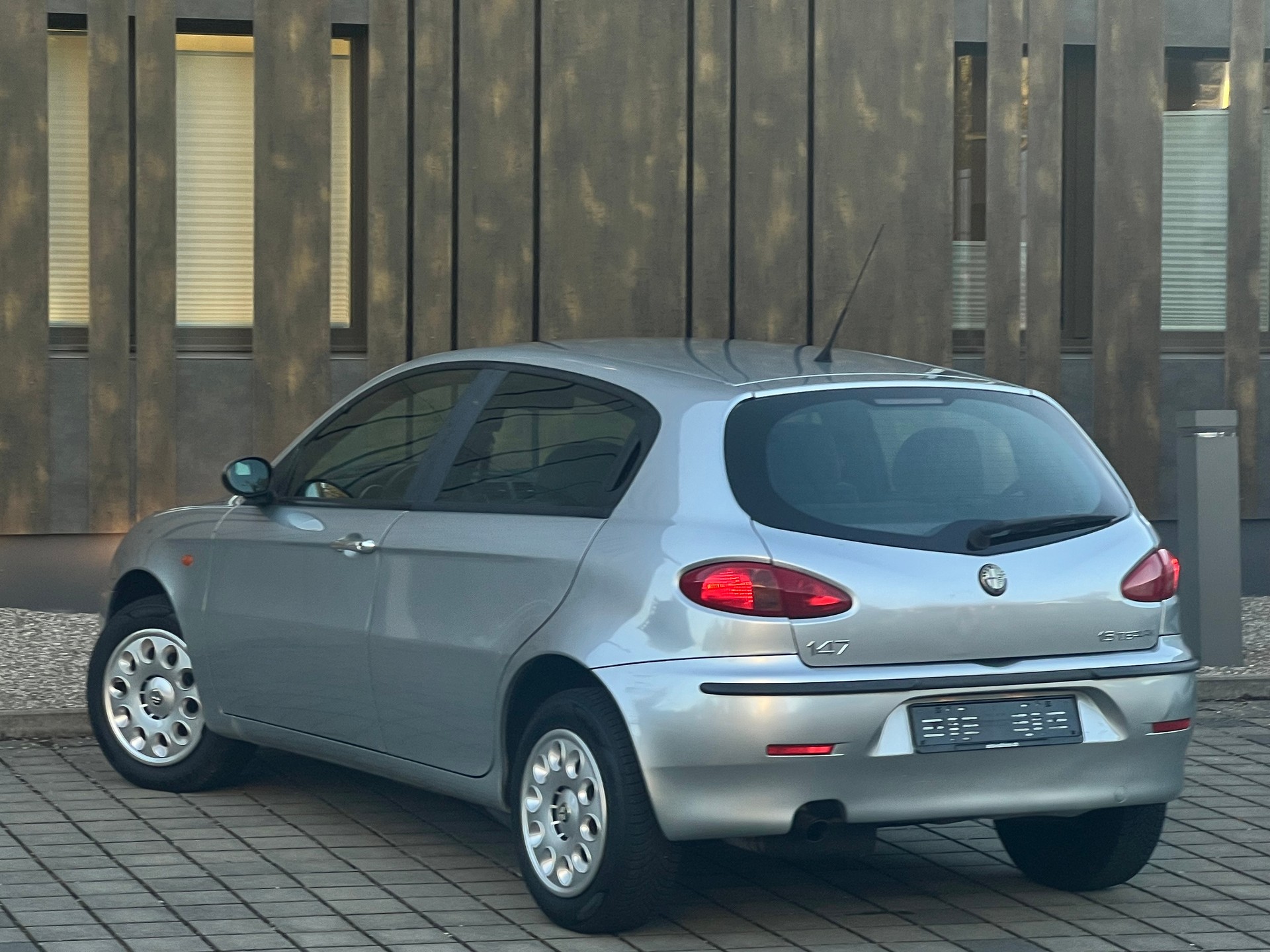 ALFA ROMEO 147 1.6 TS 16V Progression-image-8